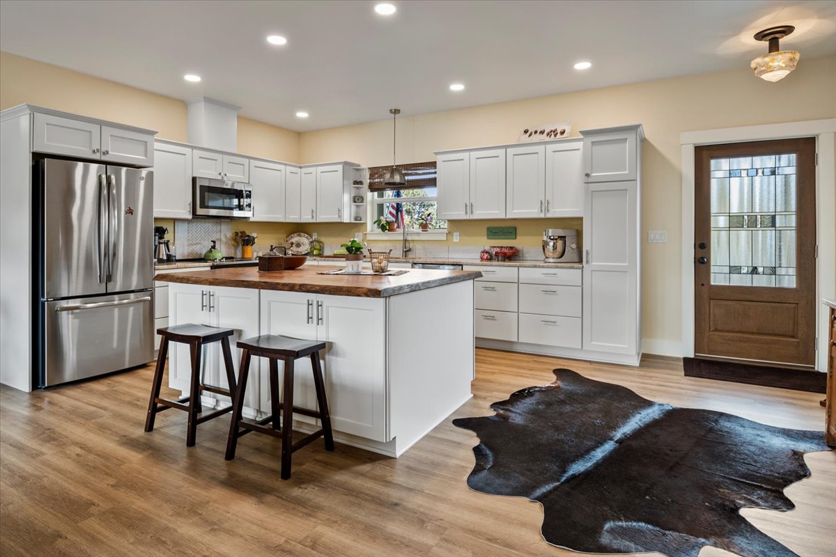 Prineville, Oregon, 97754, United States, 3 Bedrooms Bedrooms, ,2 BathroomsBathrooms,Residential,For Sale,1721299