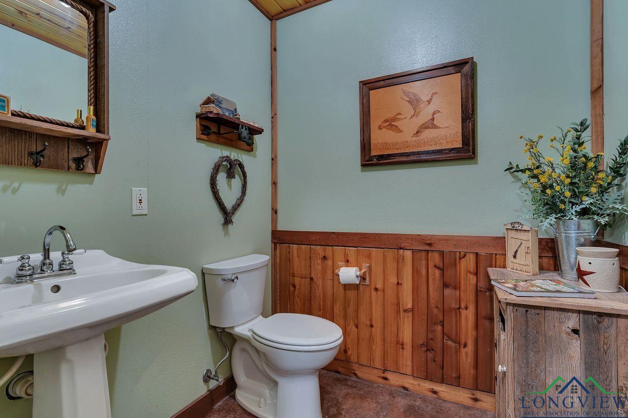 Marshall, Texas, 75672, United States, 3 Bedrooms Bedrooms, ,3 BathroomsBathrooms,Residential,For Sale,1906787