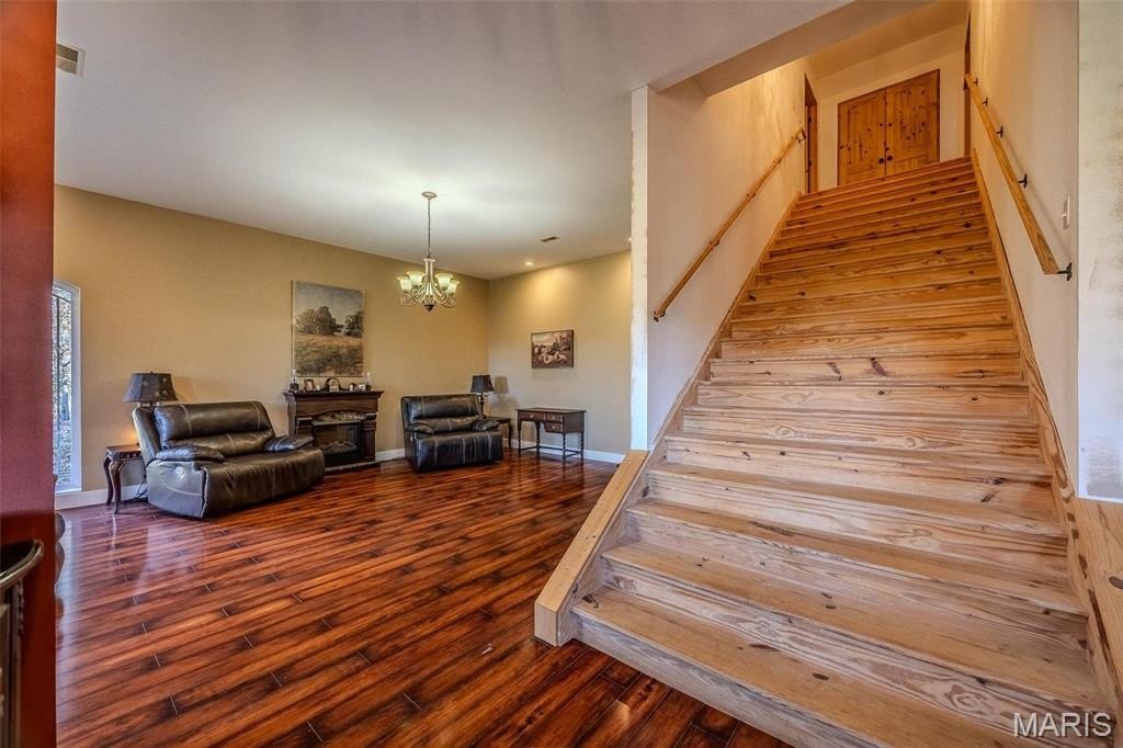 Lebanon, Missouri, 65536, United States, 4 Bedrooms Bedrooms, ,4 BathroomsBathrooms,Residential,For Sale,1976703