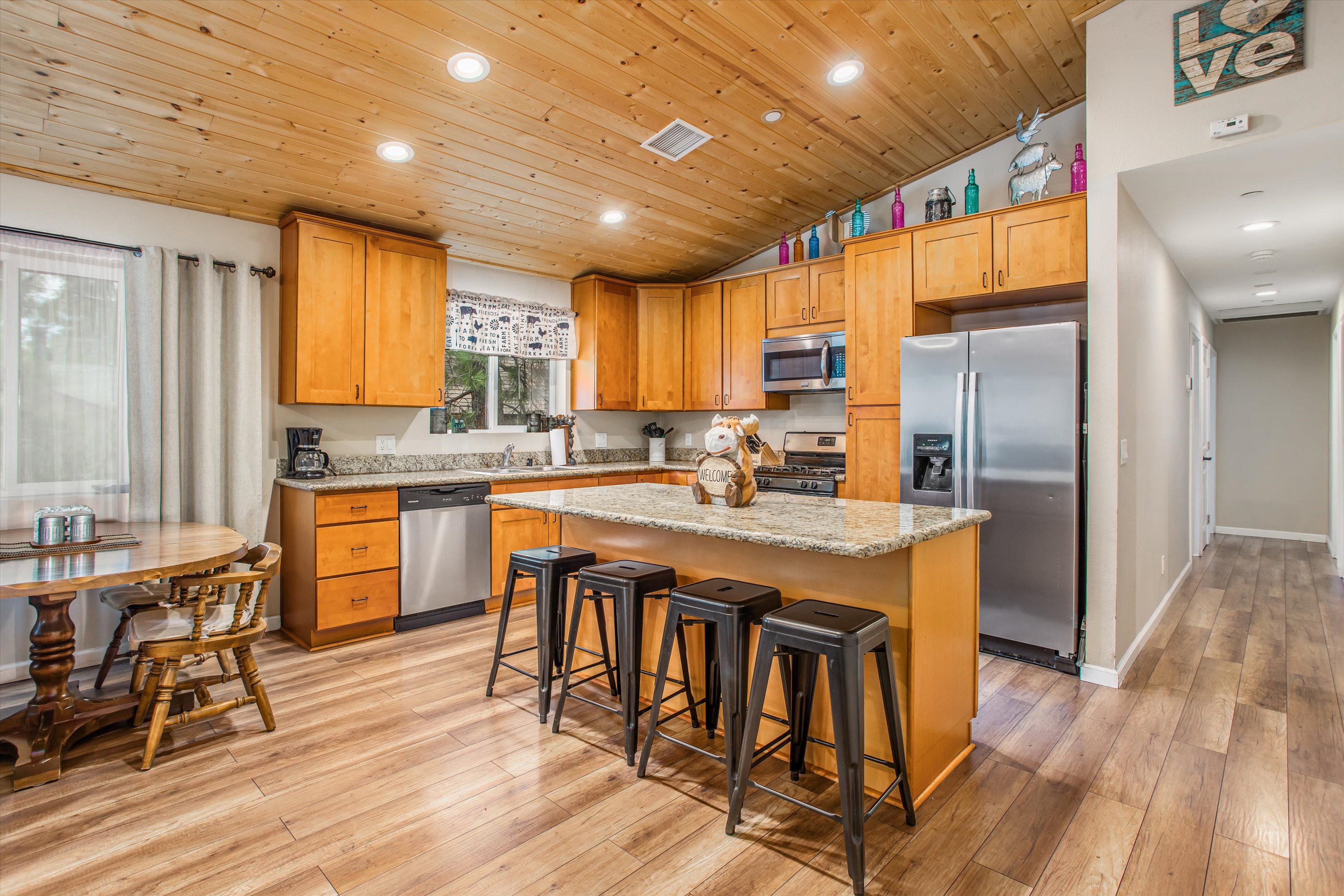 Sugarloaf, California, 92386, United States, 4 Bedrooms Bedrooms, ,2 BathroomsBathrooms,Residential,For Sale,1848559