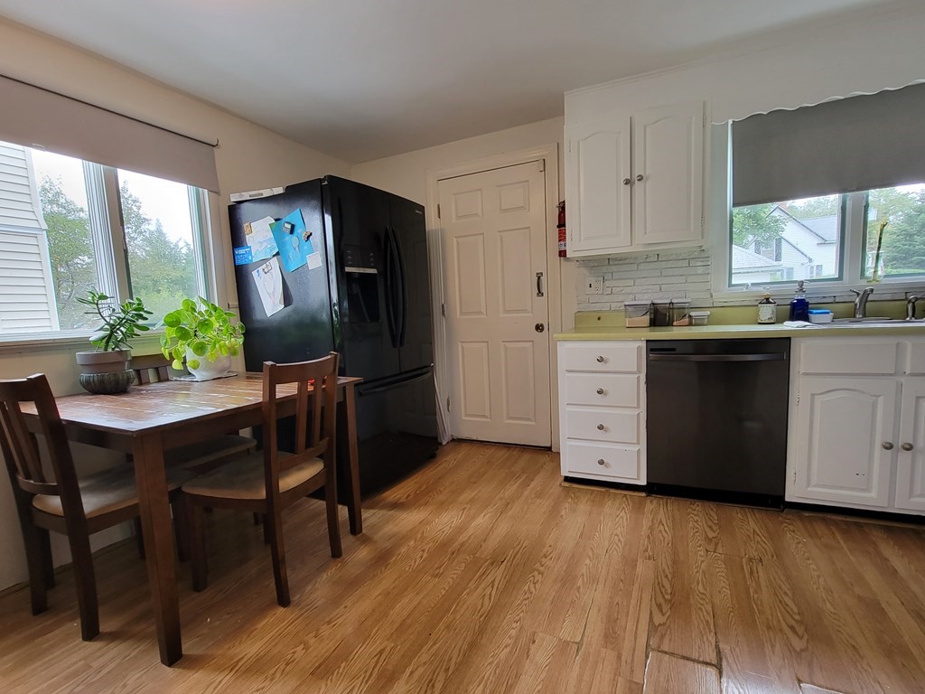 Lynn, Massachusetts, 01902, United States, 3 Bedrooms Bedrooms, ,2 BathroomsBathrooms,Residential,For Sale,1923536
