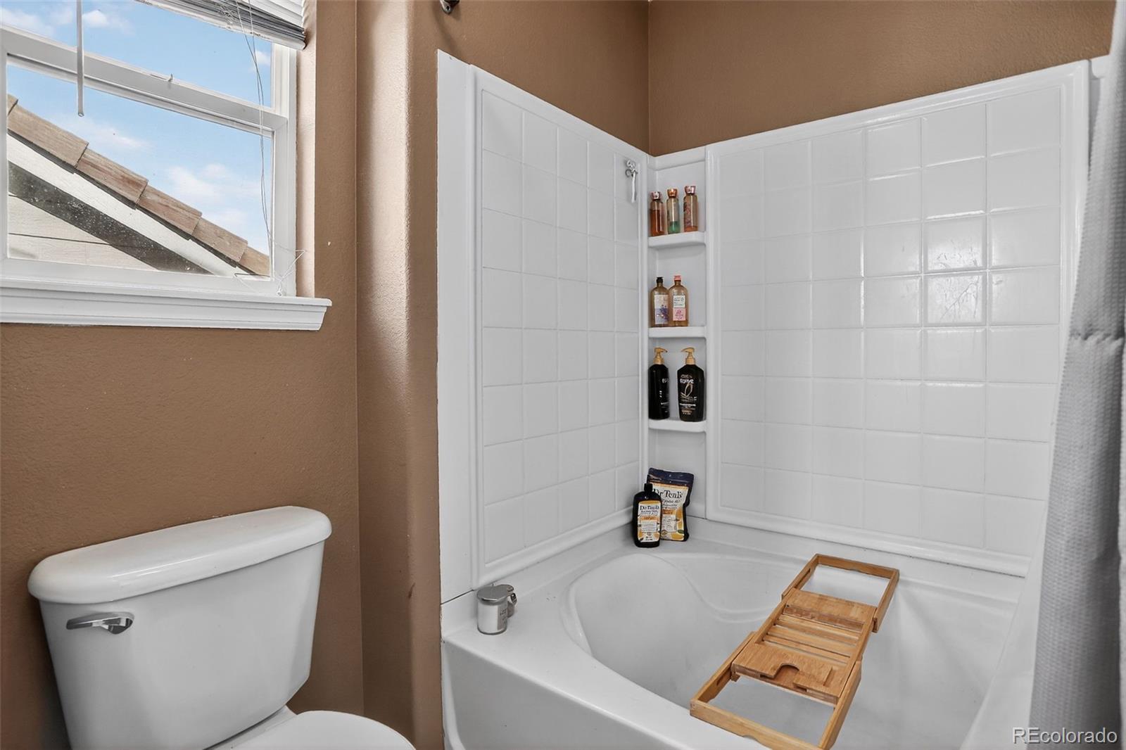 Aurora, Colorado, 80018, United States, 3 Bedrooms Bedrooms, ,3 BathroomsBathrooms,Residential,For Sale,1903575
