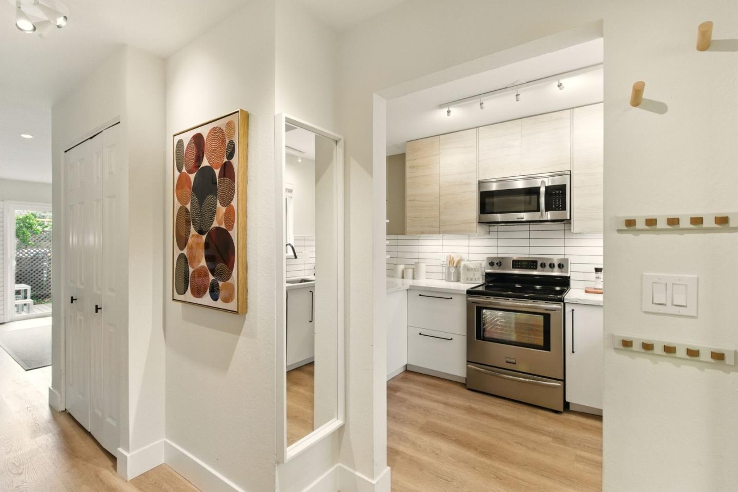 Redwood City, California, 94061, United States, 2 Bedrooms Bedrooms, ,2 BathroomsBathrooms,Residential,For Sale,1939349