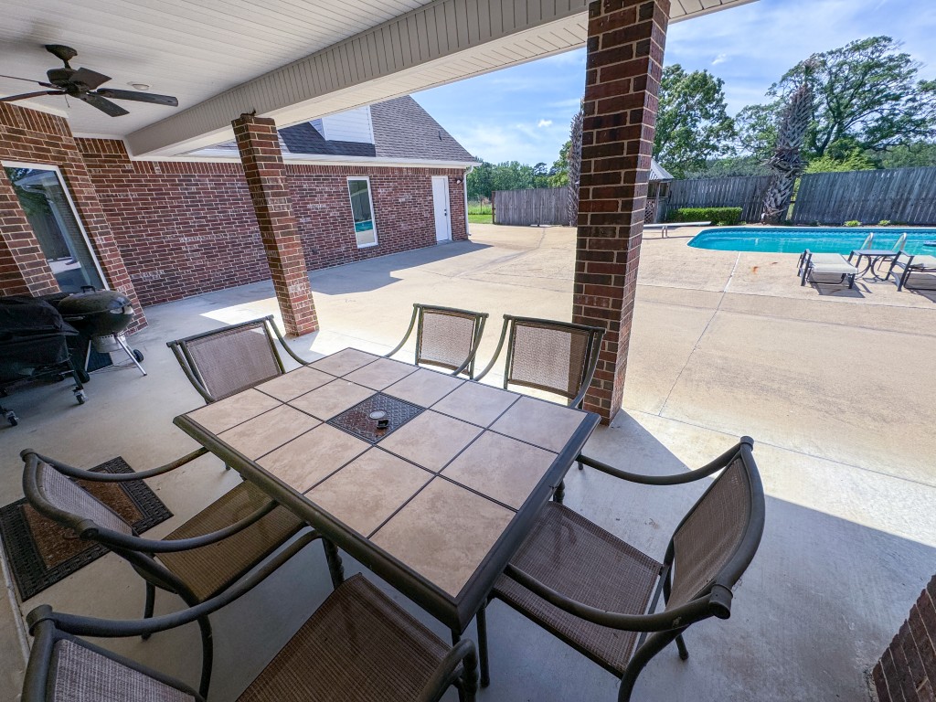 Bloomburg, Texas, 75556, United States, 4 Bedrooms Bedrooms, ,2 BathroomsBathrooms,Residential,For Sale,1789211