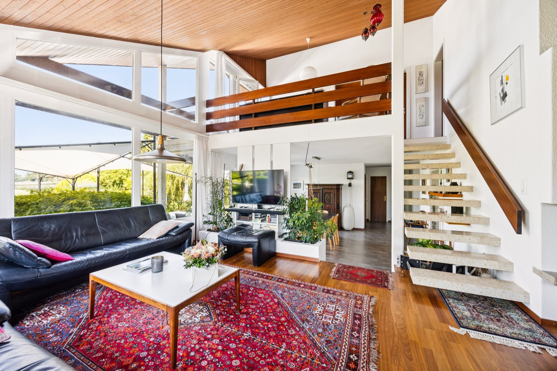  Single-family home with a large yard in a residential neighborhood just a few mi - 物件實景