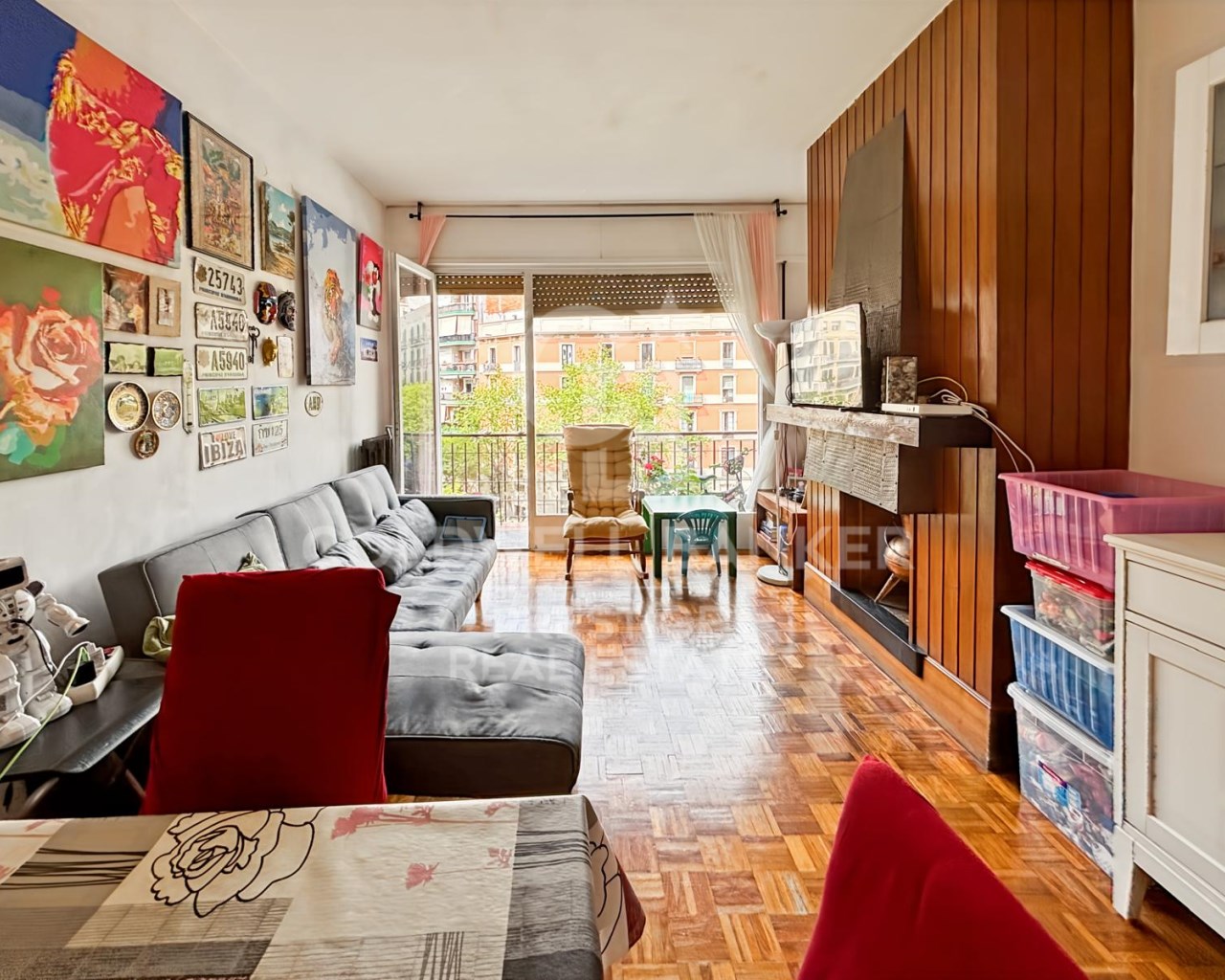 Barcelona, Catalonia, ES, 4 Bedrooms Bedrooms, ,2 BathroomsBathrooms,Residential,For Sale,1766813