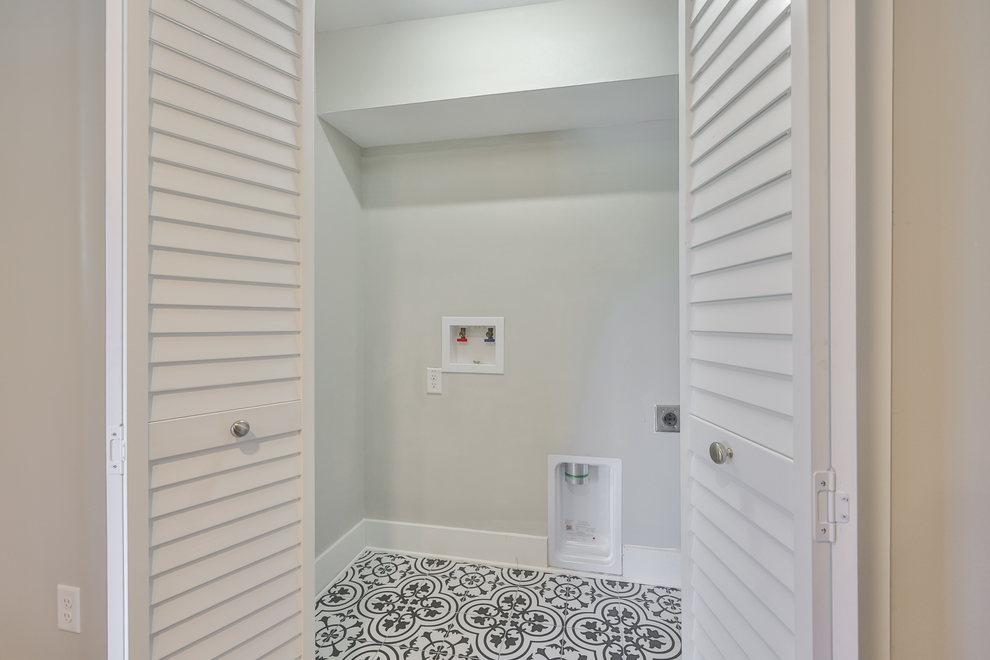 Tampa, Florida, 33616, United States, 3 Bedrooms Bedrooms, ,2 BathroomsBathrooms,Residential,For Sale,2009255