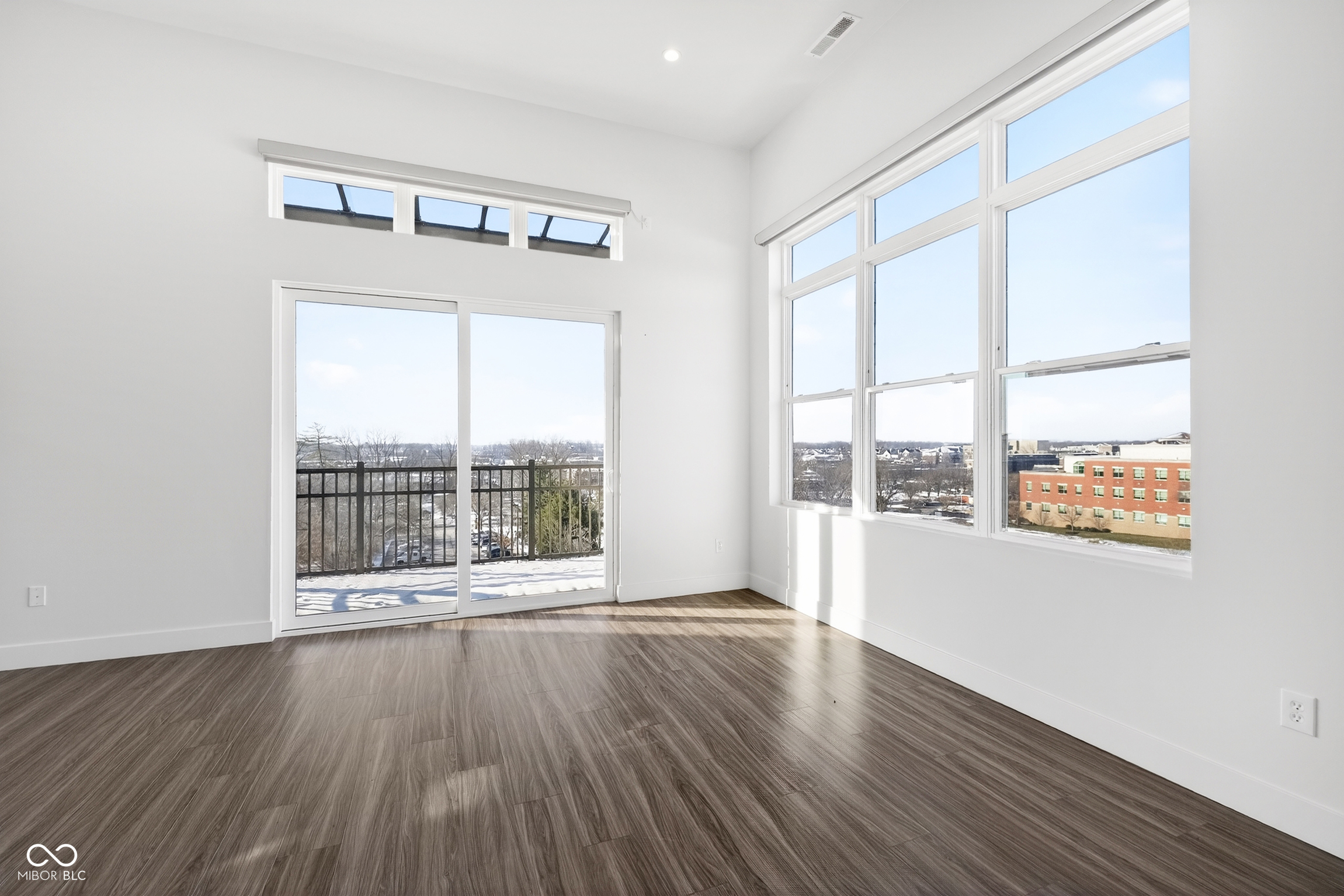 Carmel, Indiana, 46032, United States, 2 Bedrooms Bedrooms, ,3 BathroomsBathrooms,Residential,For Sale,1982696