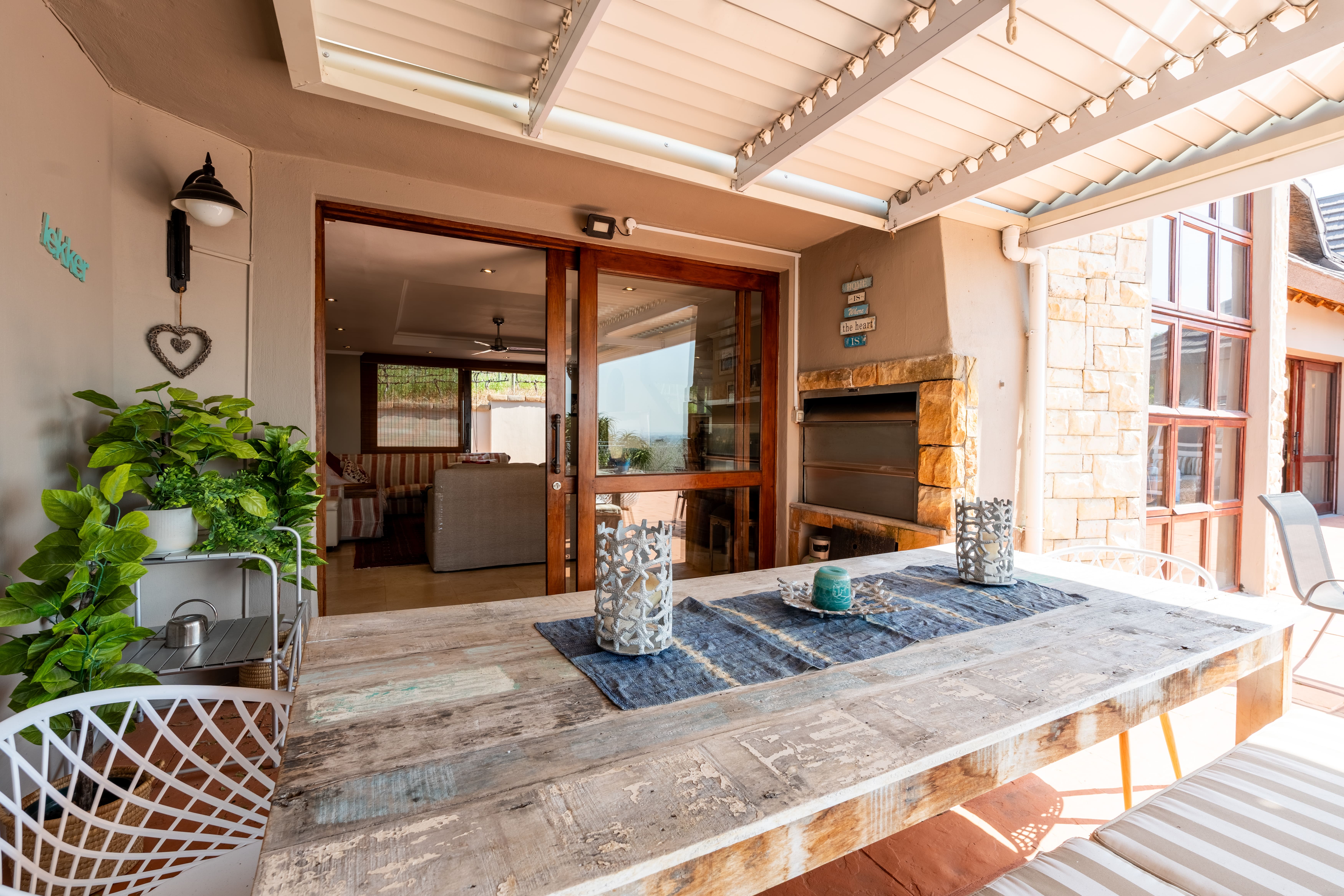  Elevated Family Living with Exceptional Mountain and Valley Views - 物件實景