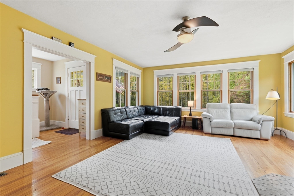 South Hadley, Massachusetts, 01075, United States, 4 Bedrooms Bedrooms, ,2 BathroomsBathrooms,Residential,For Sale,1970886