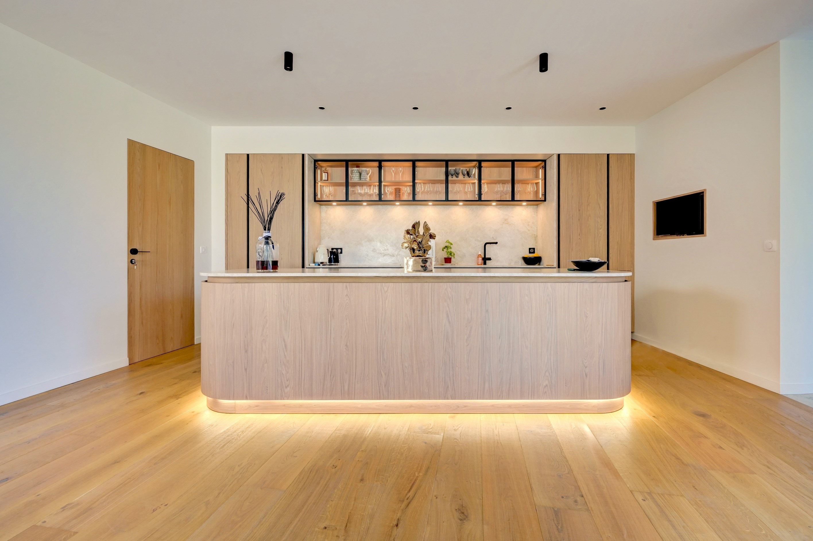  Exceptional Contemporary Turnkey - 物件實景