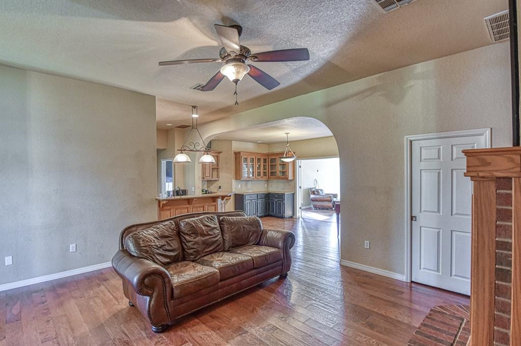 Noble, Oklahoma, 73068, United States, 6 Bedrooms Bedrooms, ,4 BathroomsBathrooms,Residential,For Sale,1978197