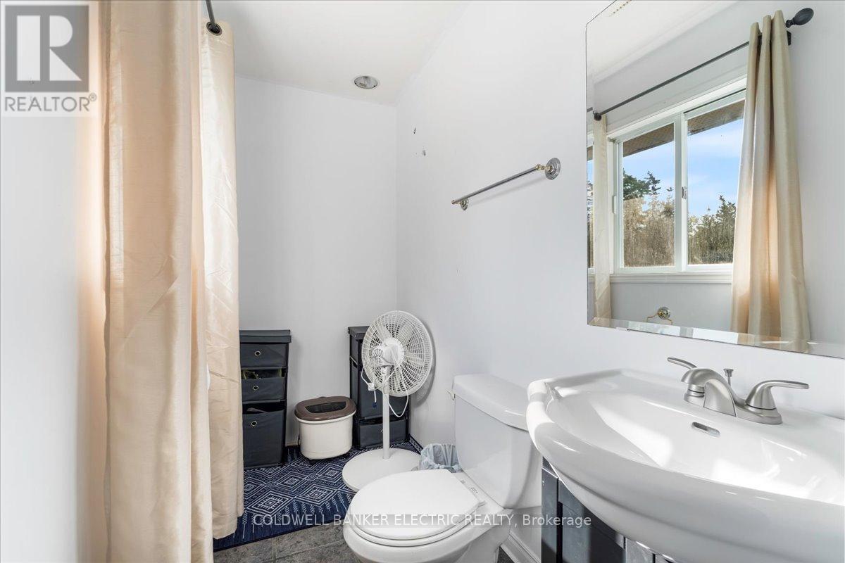 PRINCE EDWARD COUNTY (AMELIASBURG WARD), Ontario, K0K 1A0, CA, 5 Bedrooms Bedrooms, ,2 BathroomsBathrooms,Residential,For Sale,1867641