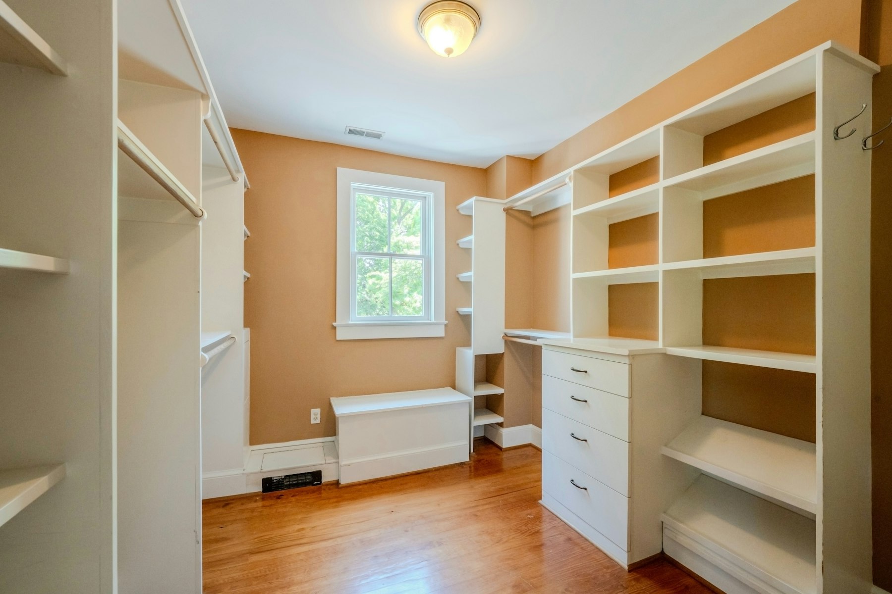  208 Edwards Ferry Road NE, Leesburg, VA, 20176 - 物件實景