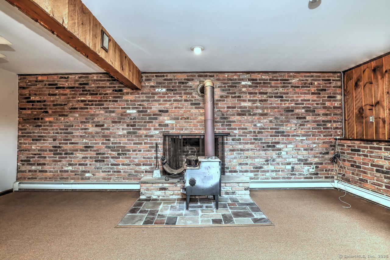 Trumbull, Connecticut, 06611, United States, 3 Bedrooms Bedrooms, ,2 BathroomsBathrooms,Residential,For Sale,1988138