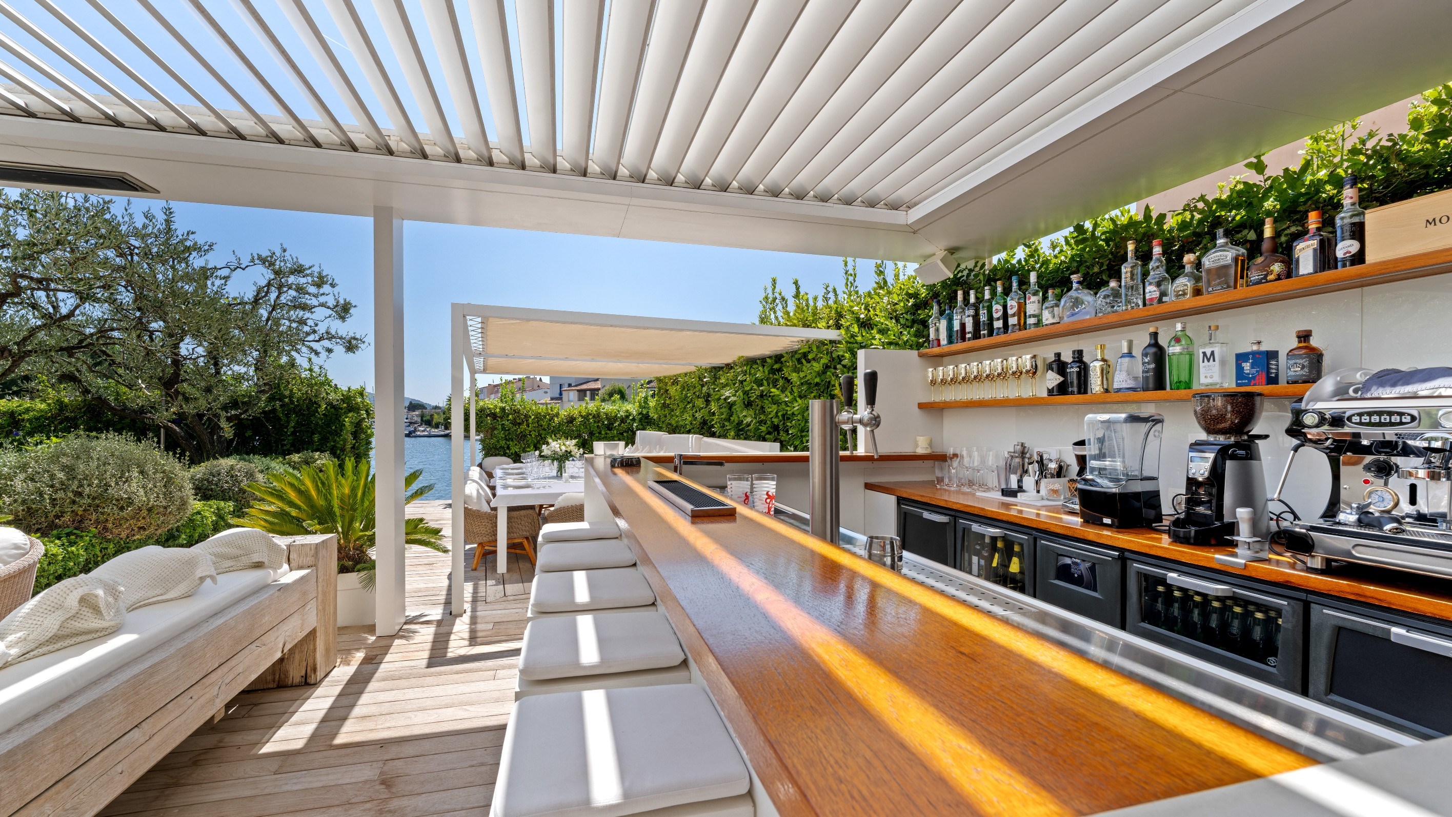  Port Grimaud, 538 sqm waterfront residence with pool and two private 24 metre m… - 物件實景