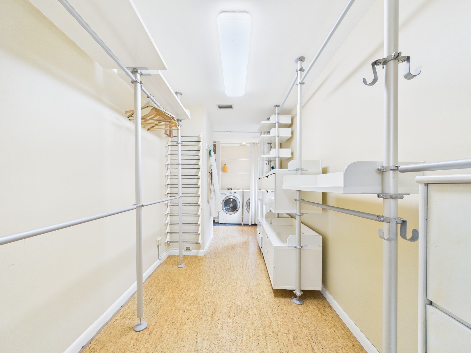 Houston, Texas, 77056, United States, 3 Bedrooms Bedrooms, ,3 BathroomsBathrooms,Residential,For Sale,1984170