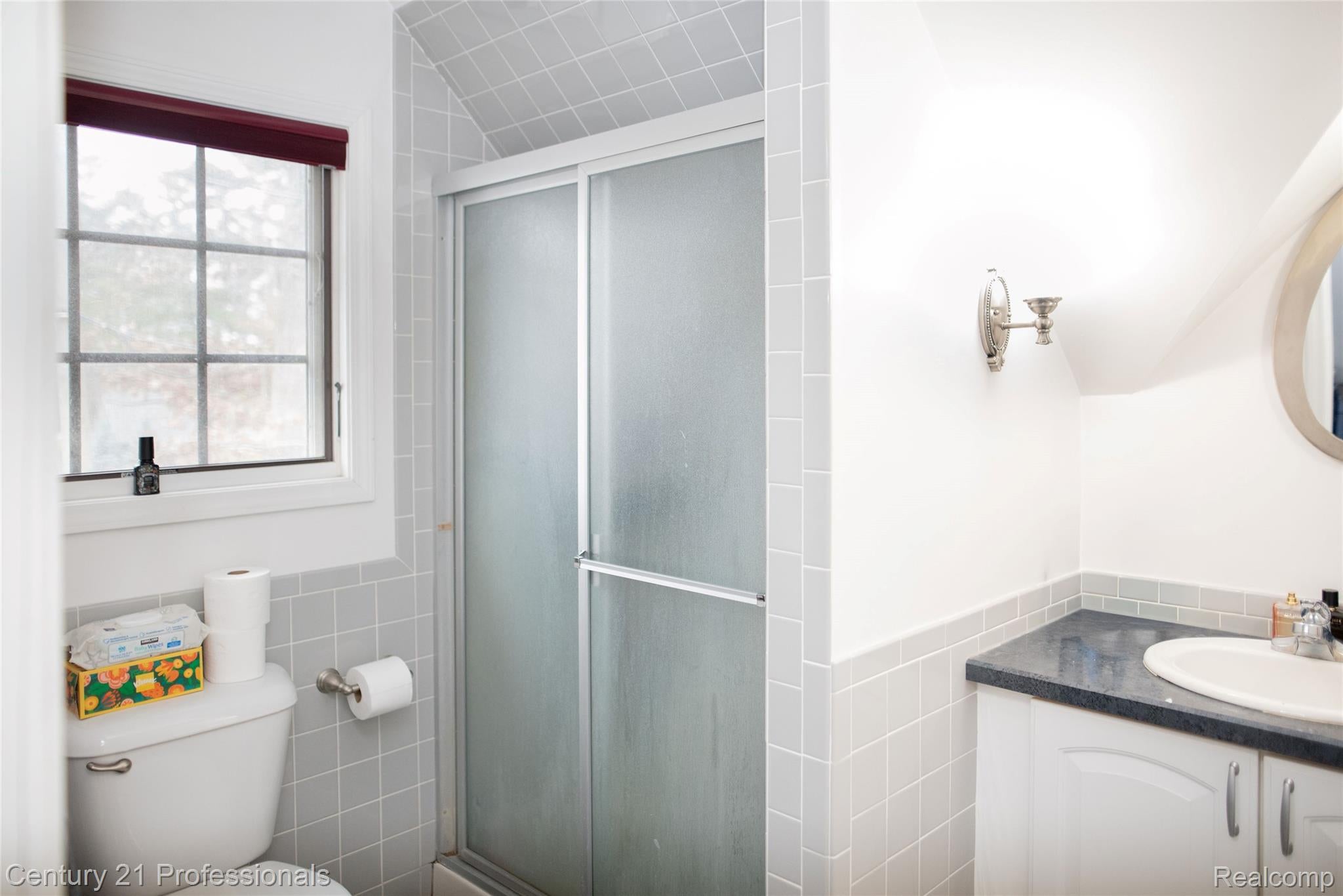 LakeOrion, Michigan, 48362, United States, 2 Bedrooms Bedrooms, ,2 BathroomsBathrooms,Residential,For Sale,2005398