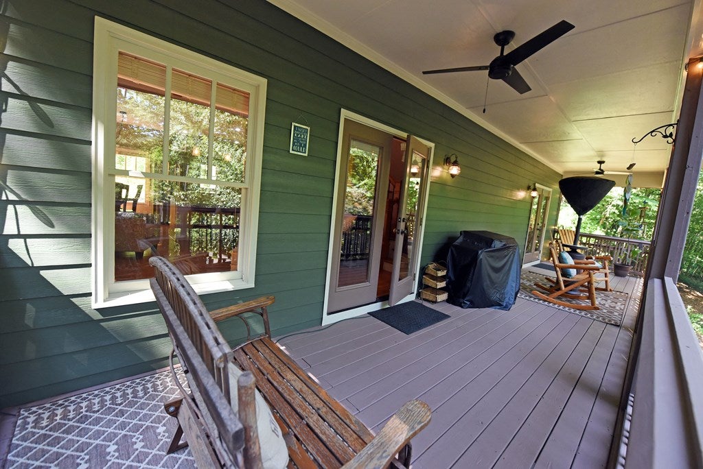 Hiawassee, Georgia, 30546, United States, 3 Bedrooms Bedrooms, ,4 BathroomsBathrooms,Residential,For Sale,1877027