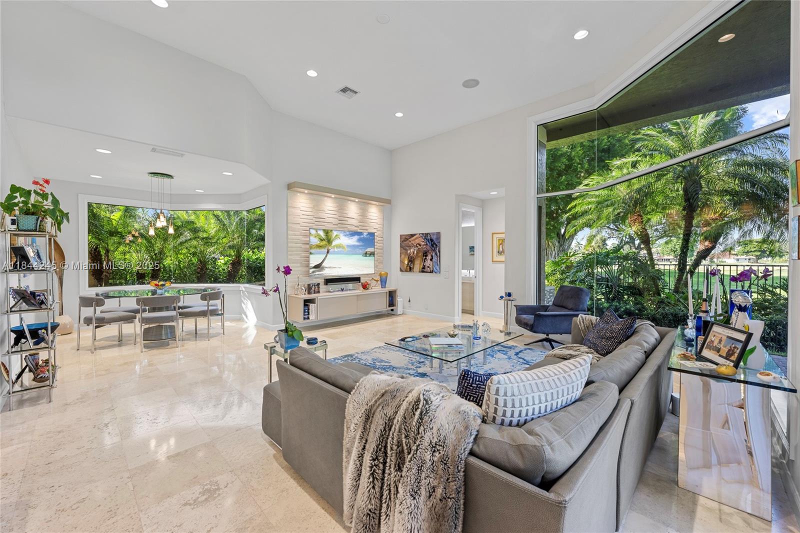 Weston, Florida, 33327, United States, 5 Bedrooms Bedrooms, ,4 BathroomsBathrooms,Residential,For Sale,1901974