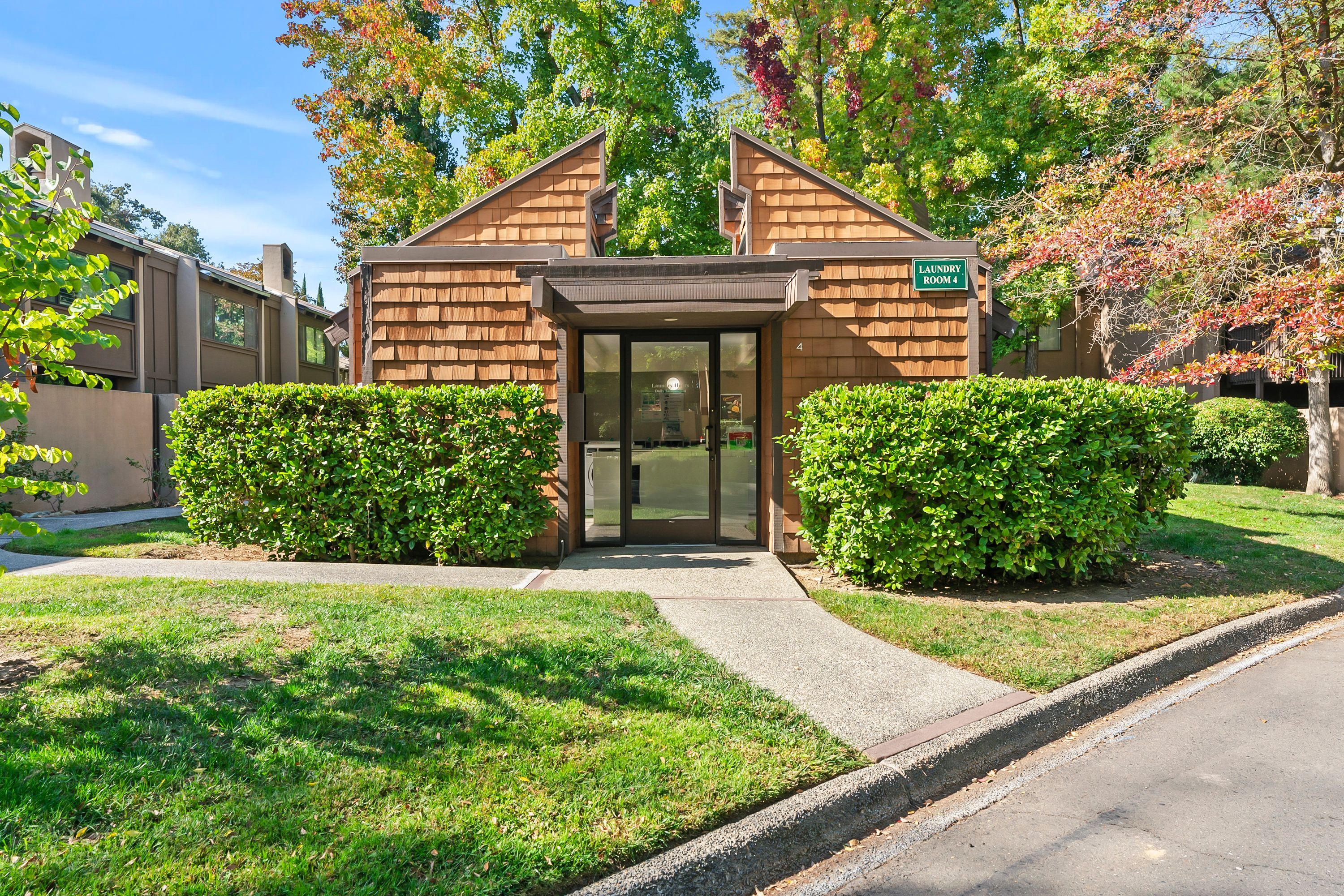  709 Woodside Lane East #2, Sacramento, CA 95825 - 物件實景