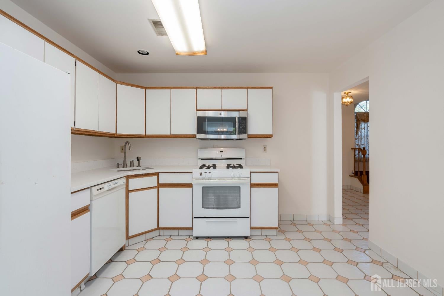 Sayreville, New Jersey, 08872, United States, 3 Bedrooms Bedrooms, ,3 BathroomsBathrooms,Residential,For Sale,1937577