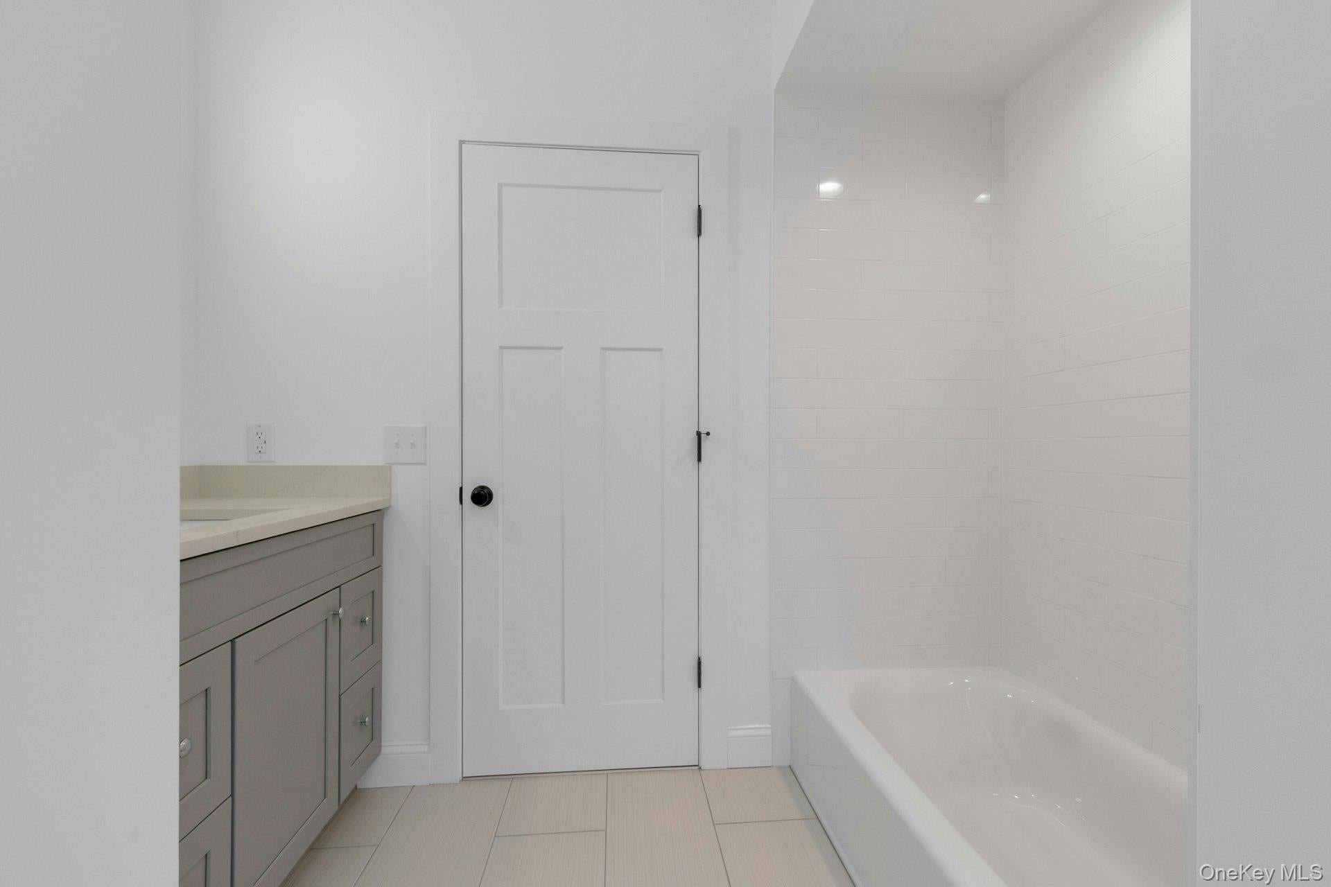 Valley Cottage, New York, 10989, United States, 4 Bedrooms Bedrooms, ,3 BathroomsBathrooms,Residential,For Sale,2005431