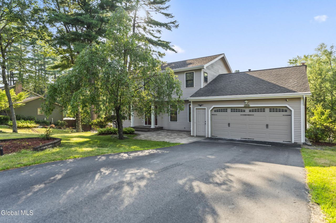 Niskayuna, New York, 12309, United States, 6 Bedrooms Bedrooms, ,4 BathroomsBathrooms,Residential,For Sale,1906999