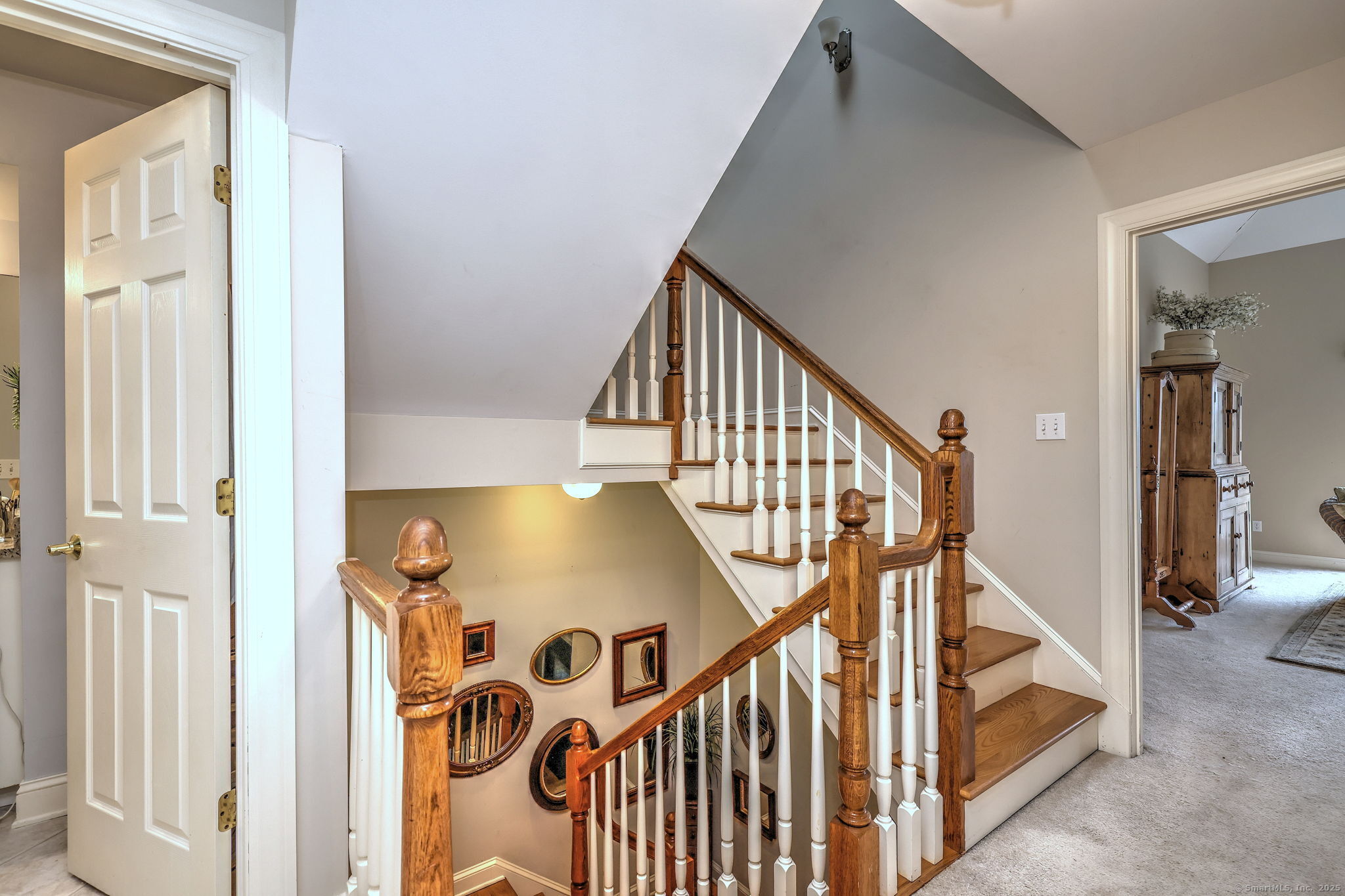 Shelton, Connecticut, 06484, United States, 2 Bedrooms Bedrooms, ,3 BathroomsBathrooms,Residential,For Sale,1933368