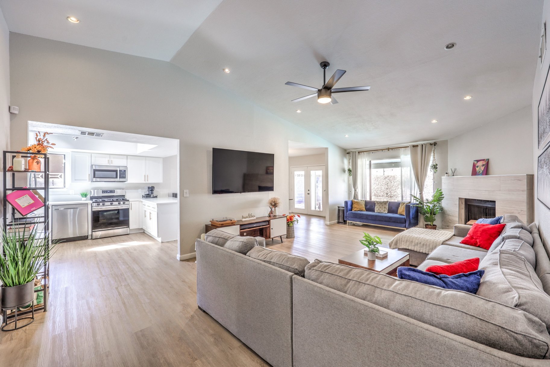  Beautifully Renovated Single-Story Home - 物件實景
