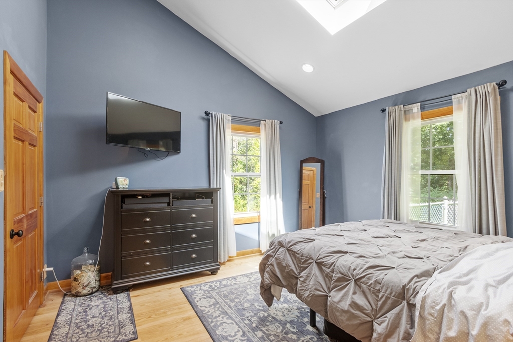 Framingham, Massachusetts, 01701, United States, 4 Bedrooms Bedrooms, ,3 BathroomsBathrooms,Residential,For Sale,1939196