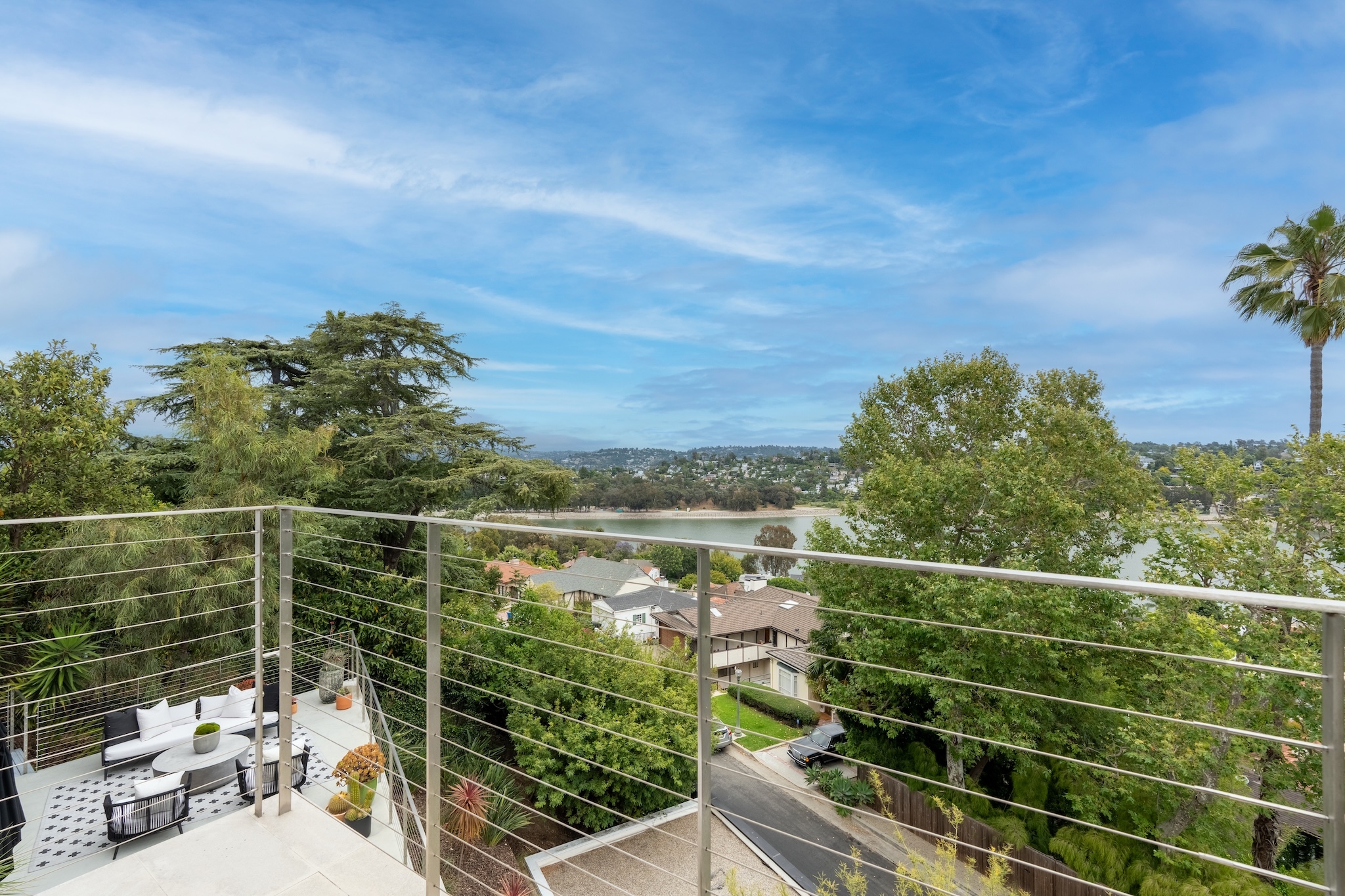  2129 Redcliff St - 物件實景