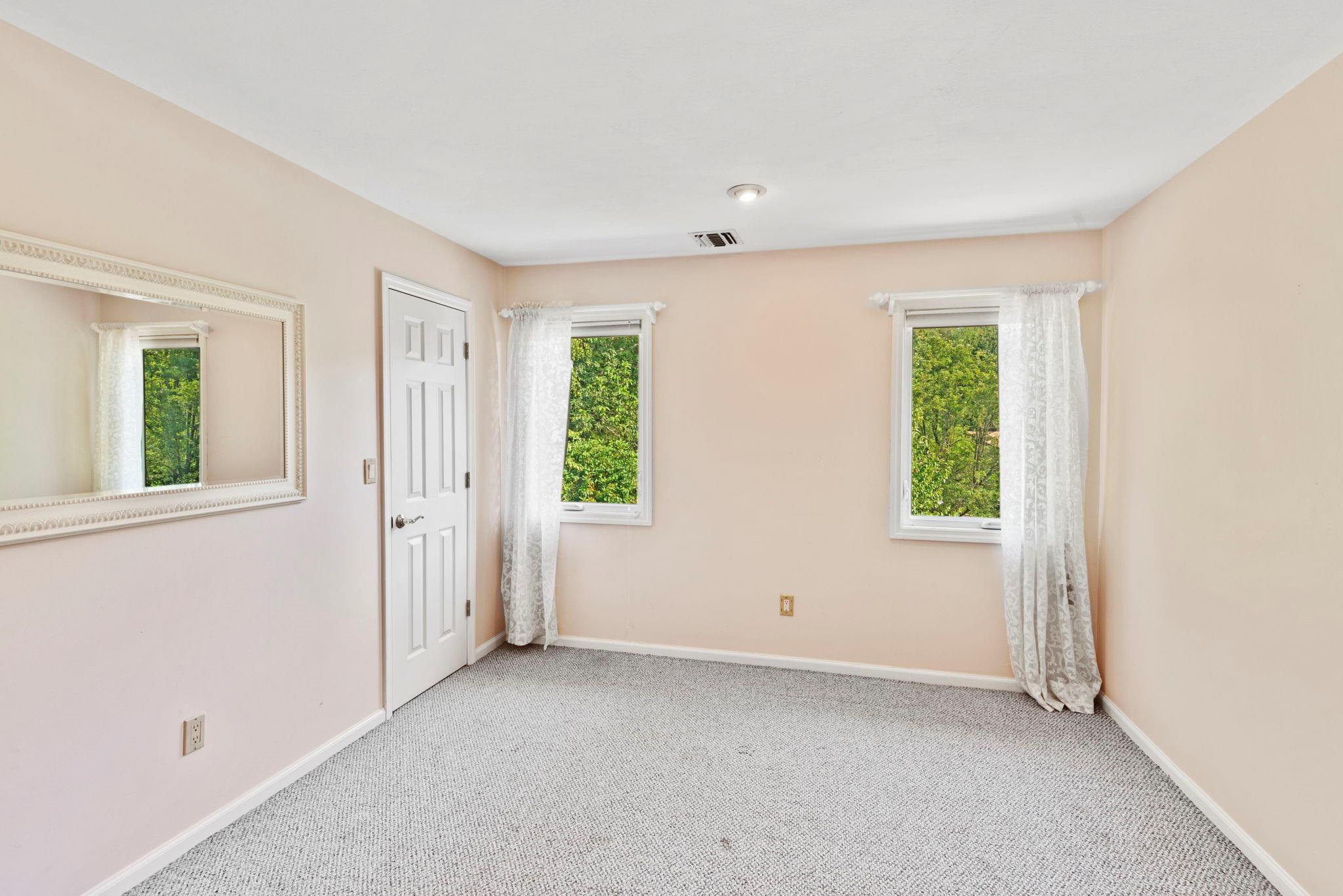 Northport, New York, 11768, United States, 2 Bedrooms Bedrooms, ,3 BathroomsBathrooms,Residential,For Sale,1900876