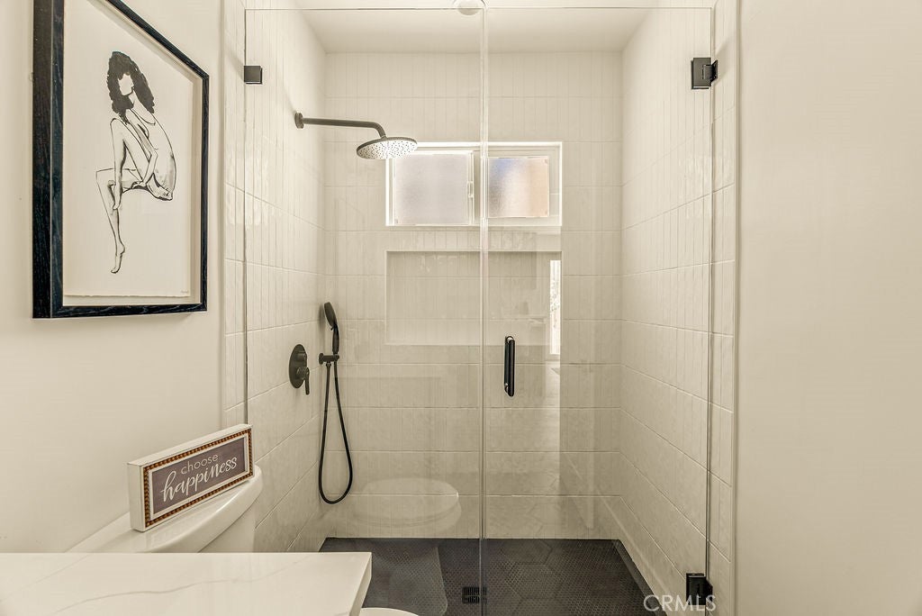 Los Angeles, California, 90018, United States, 3 Bedrooms Bedrooms, ,2 BathroomsBathrooms,Residential,For Sale,1905808