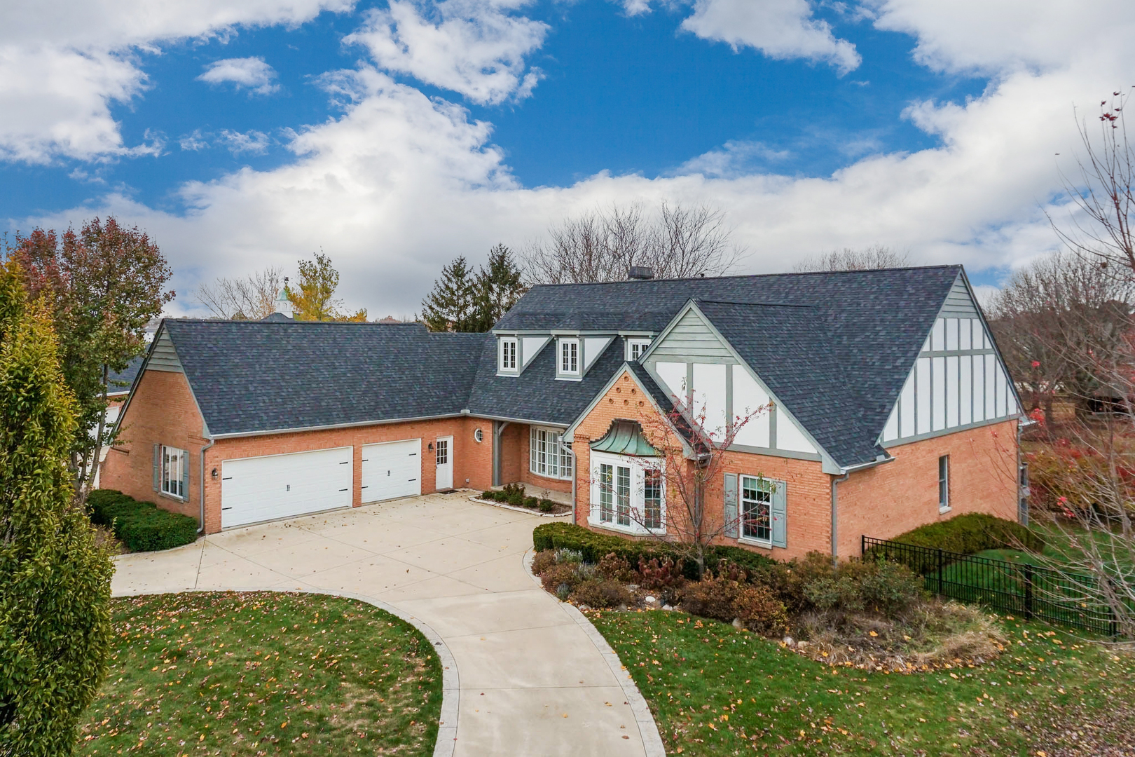 Bloomington, Illinois, 61704, United States, 5 Bedrooms Bedrooms, ,4 BathroomsBathrooms,Residential,For Sale,1991973