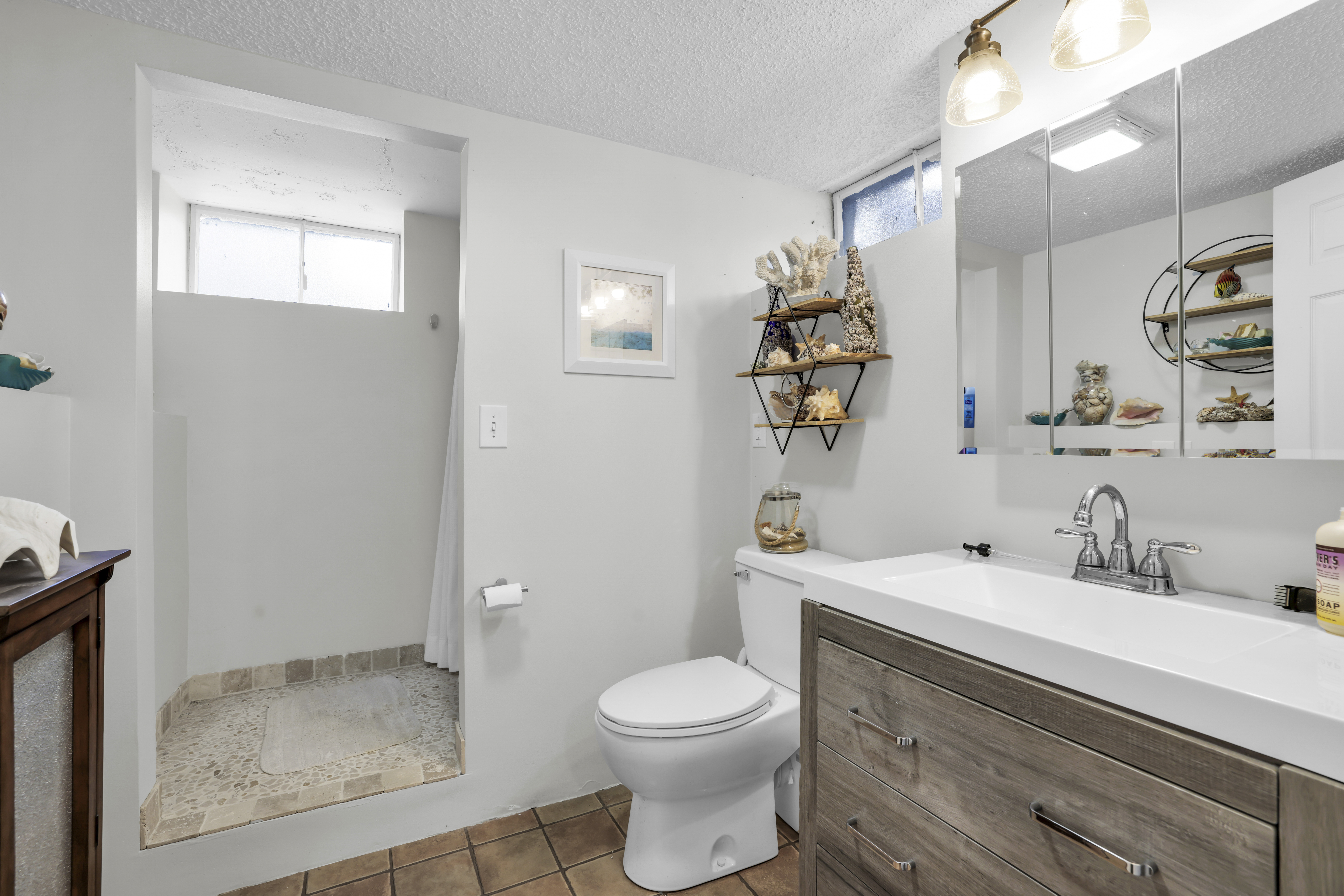 Pompton Plains, New Jersey, 07444, United States, 4 Bedrooms Bedrooms, ,3 BathroomsBathrooms,Residential,For Sale,2007489