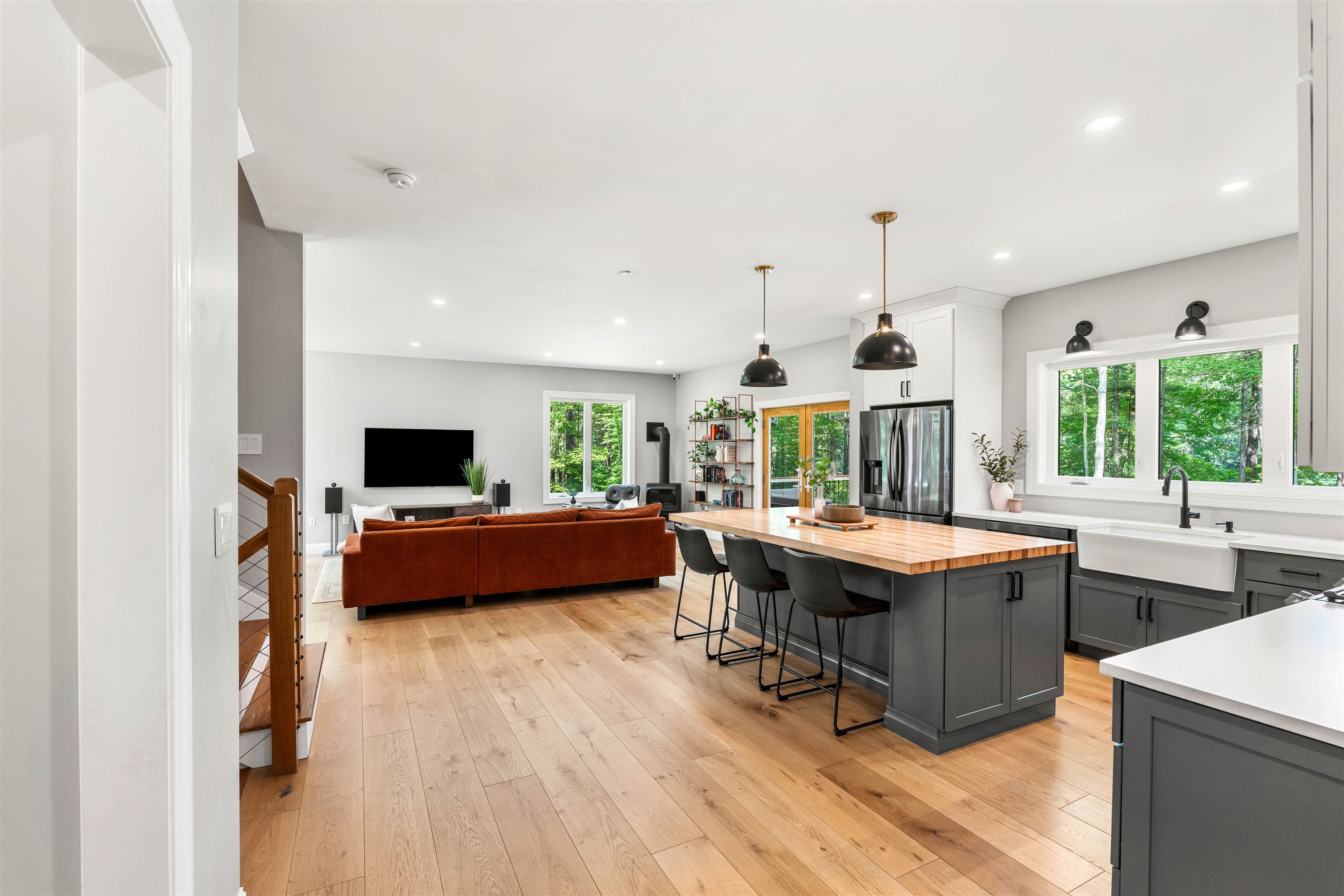 Hollis, New Hampshire, 03049, United States, 3 Bedrooms Bedrooms, ,3 BathroomsBathrooms,Residential,For Sale,1907073