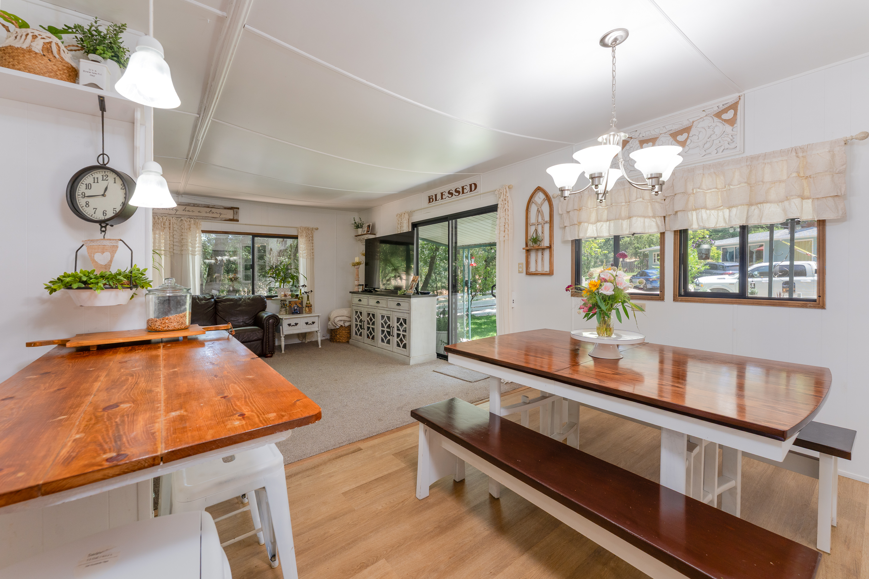 Willits, California, 95490, United States, 3 Bedrooms Bedrooms, ,2 BathroomsBathrooms,Residential,For Sale,1883434