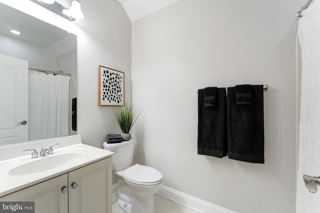 Fairfax, Virginia, 22033, United States, 6 Bedrooms Bedrooms, ,6 BathroomsBathrooms,Residential,For Sale,1973786