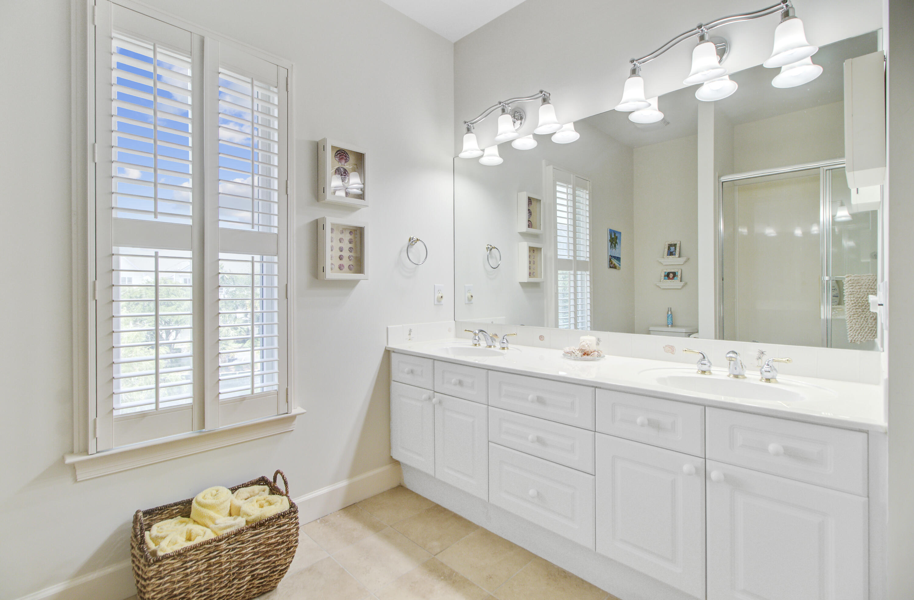 Mount Pleasant, South Carolina, 29464, United States, 4 Bedrooms Bedrooms, ,4 BathroomsBathrooms,Residential,For Sale,1826334