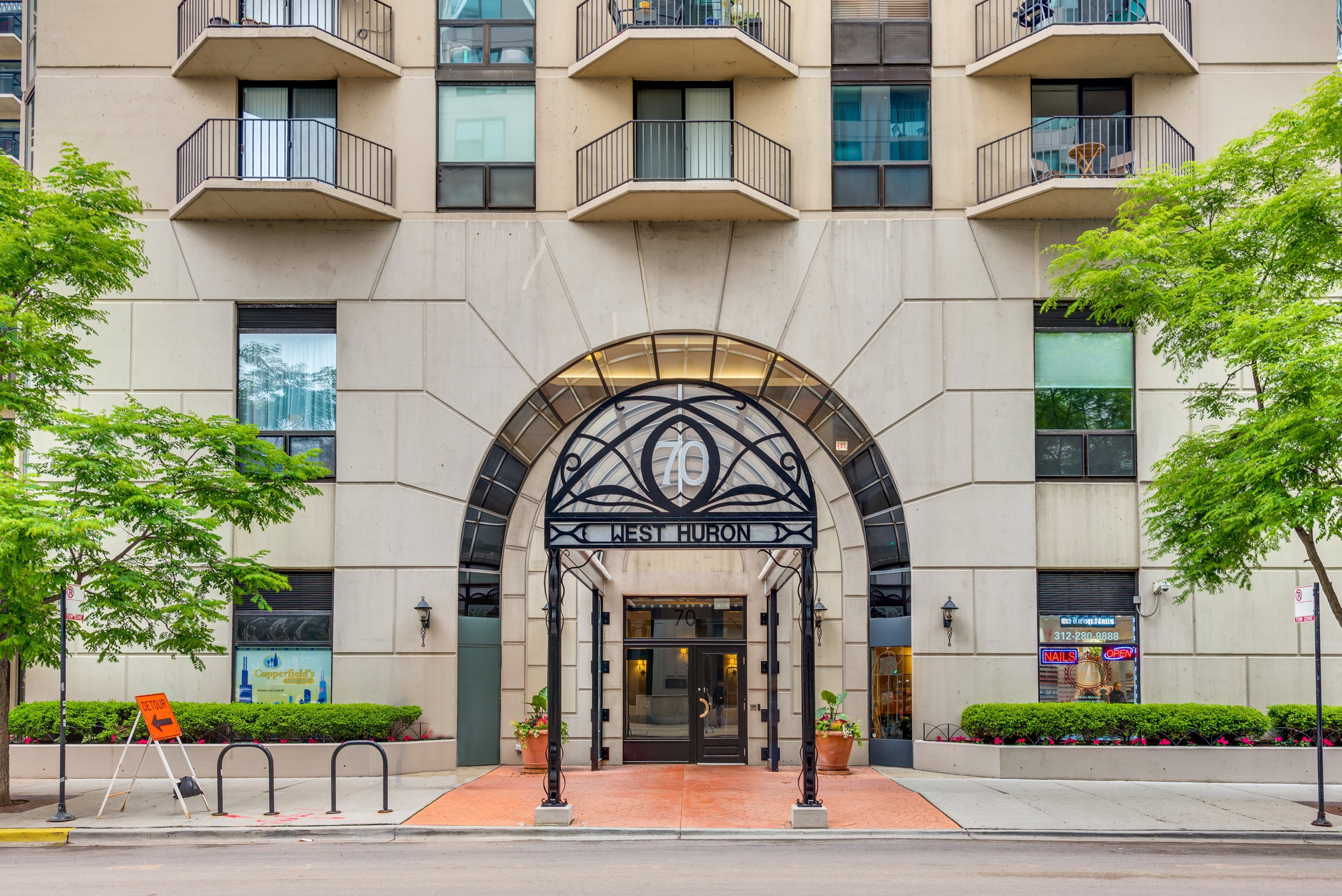  Corner Condo in River North