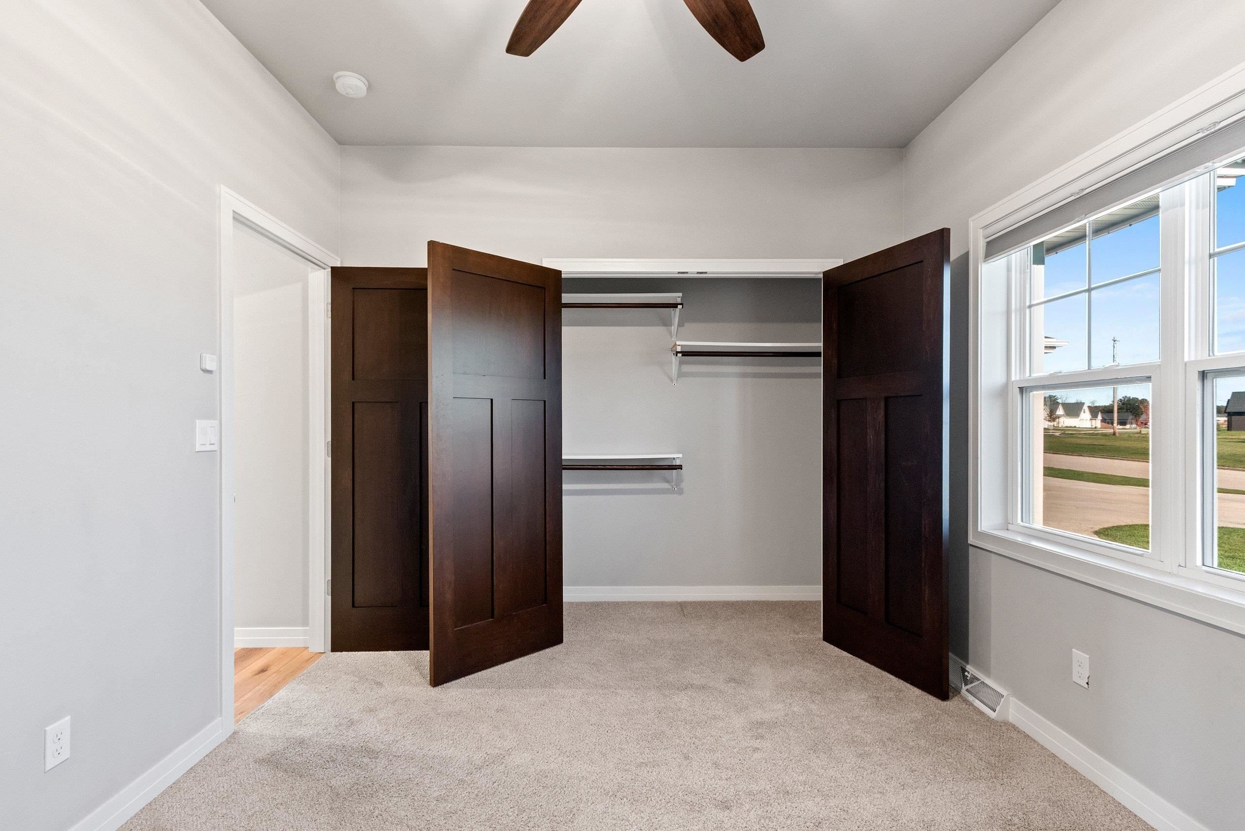 DE PERE, Wisconsin, 54115, United States, 4 Bedrooms Bedrooms, ,4 BathroomsBathrooms,Residential,For Sale,1982498