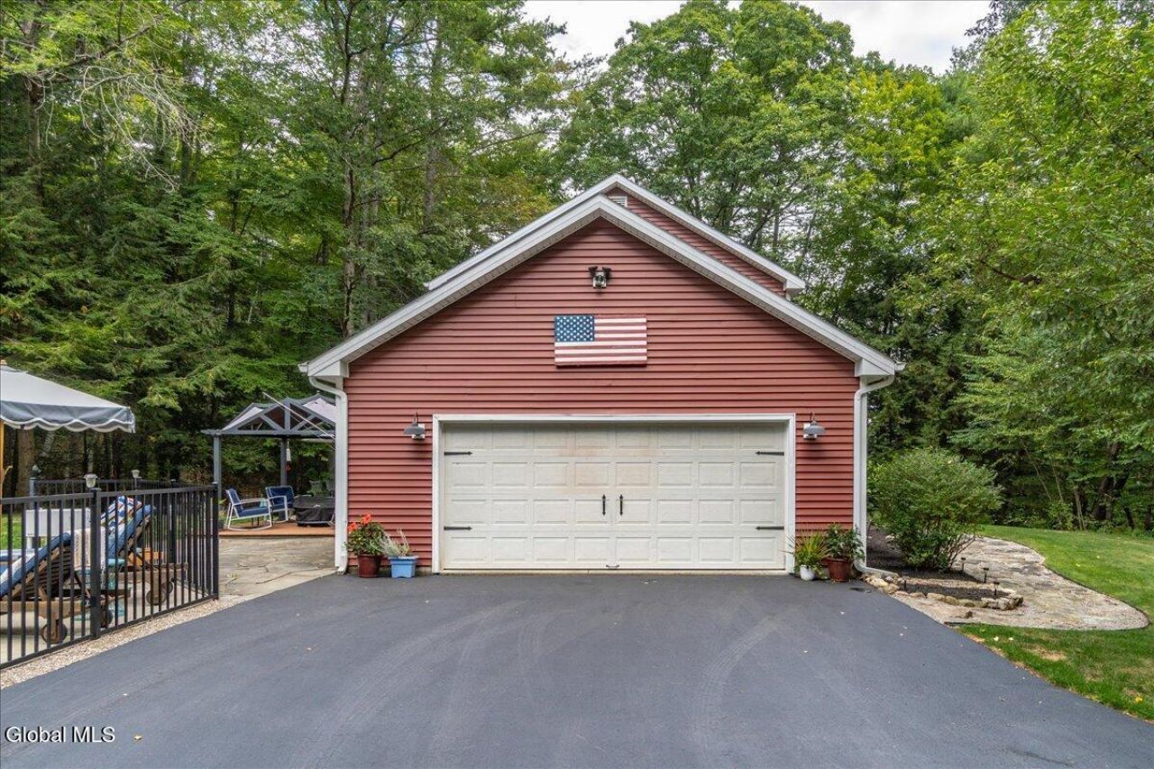 Queensbury, New York, 12804, United States, 3 Bedrooms Bedrooms, ,3 BathroomsBathrooms,Residential,For Sale,1942112