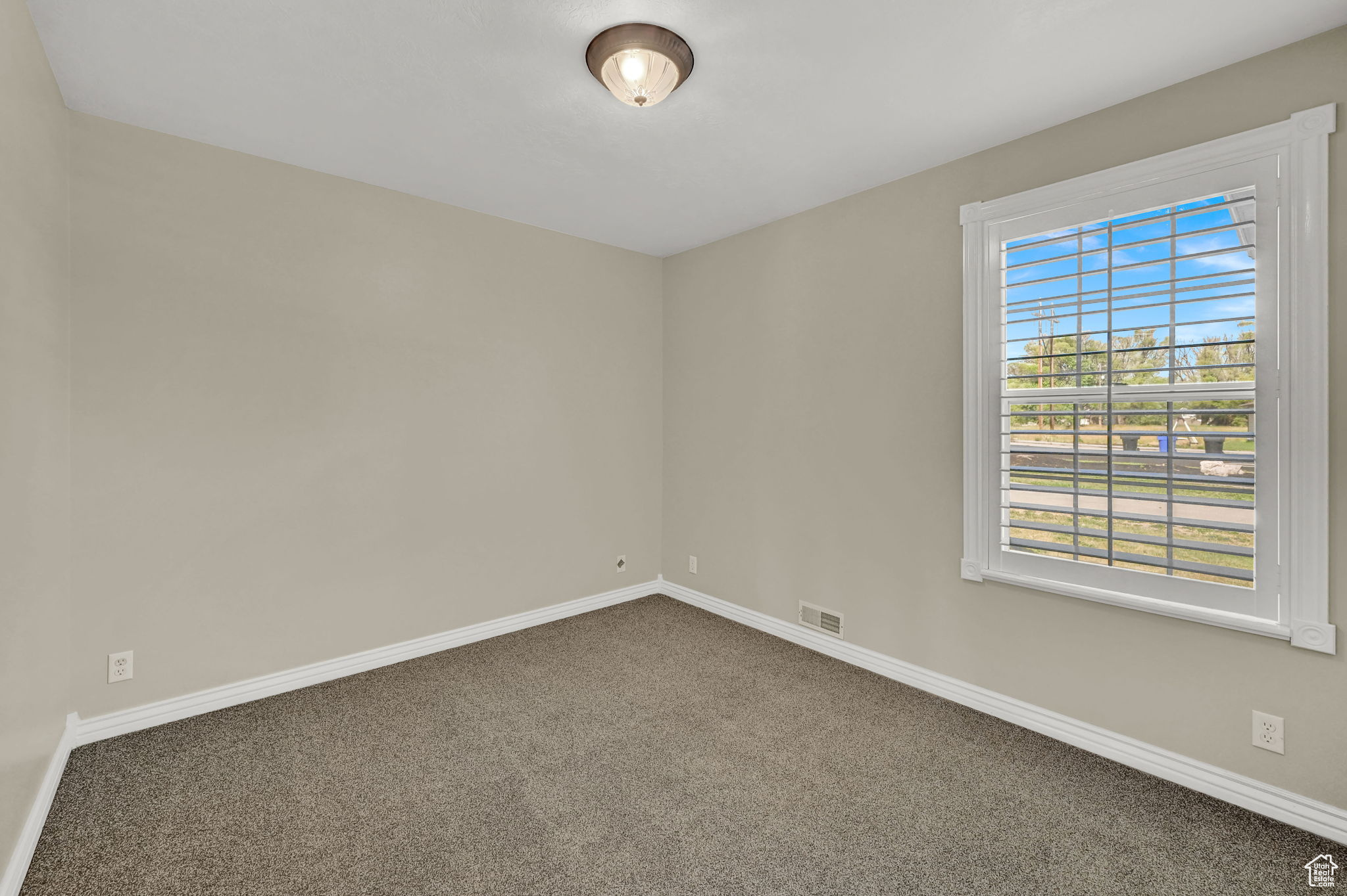 Farr West, Utah, 84404, United States, 4 Bedrooms Bedrooms, ,3 BathroomsBathrooms,Residential,For Sale,1891966