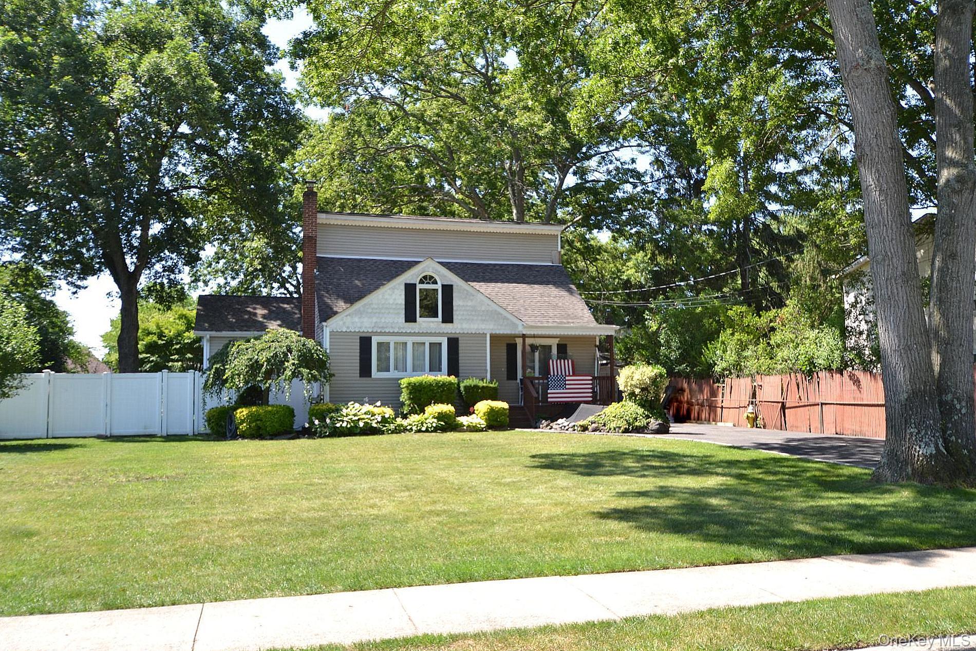 Stahley St, Brentwood, NY 11717