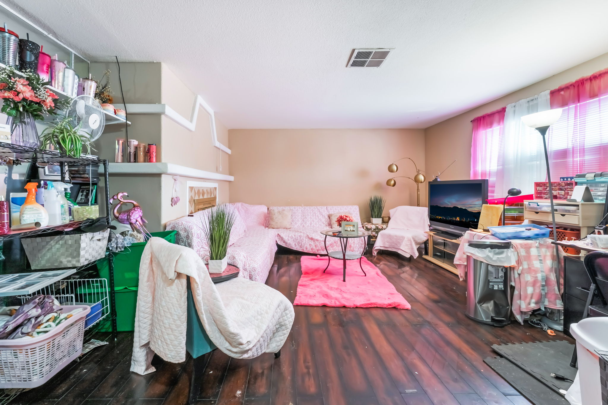 Las Vegas, Nevada, 89104, United States, 4 Bedrooms Bedrooms, ,2 BathroomsBathrooms,Residential,For Sale,1924151