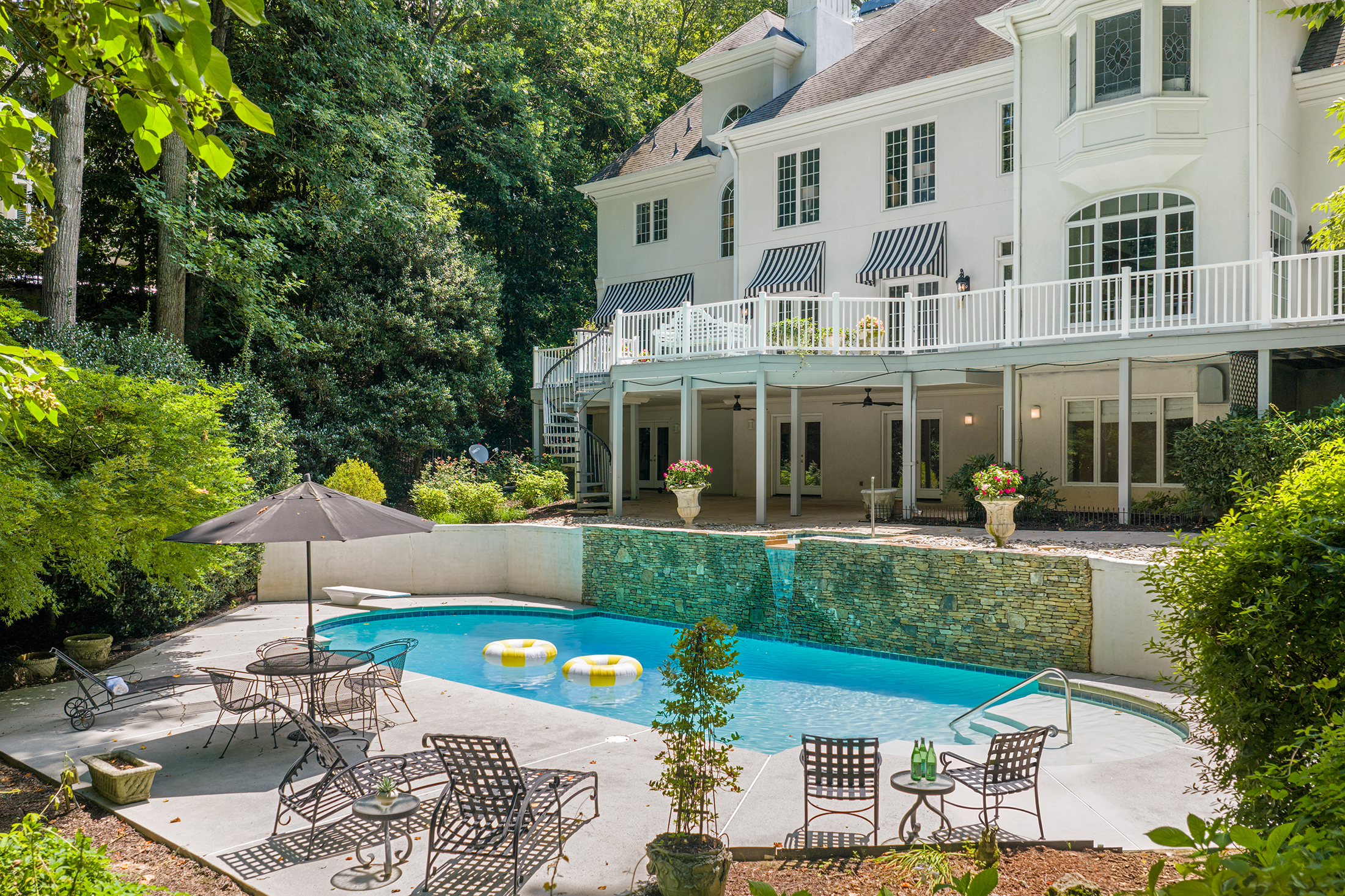  Irreplaceable Estate in One of Atlanta