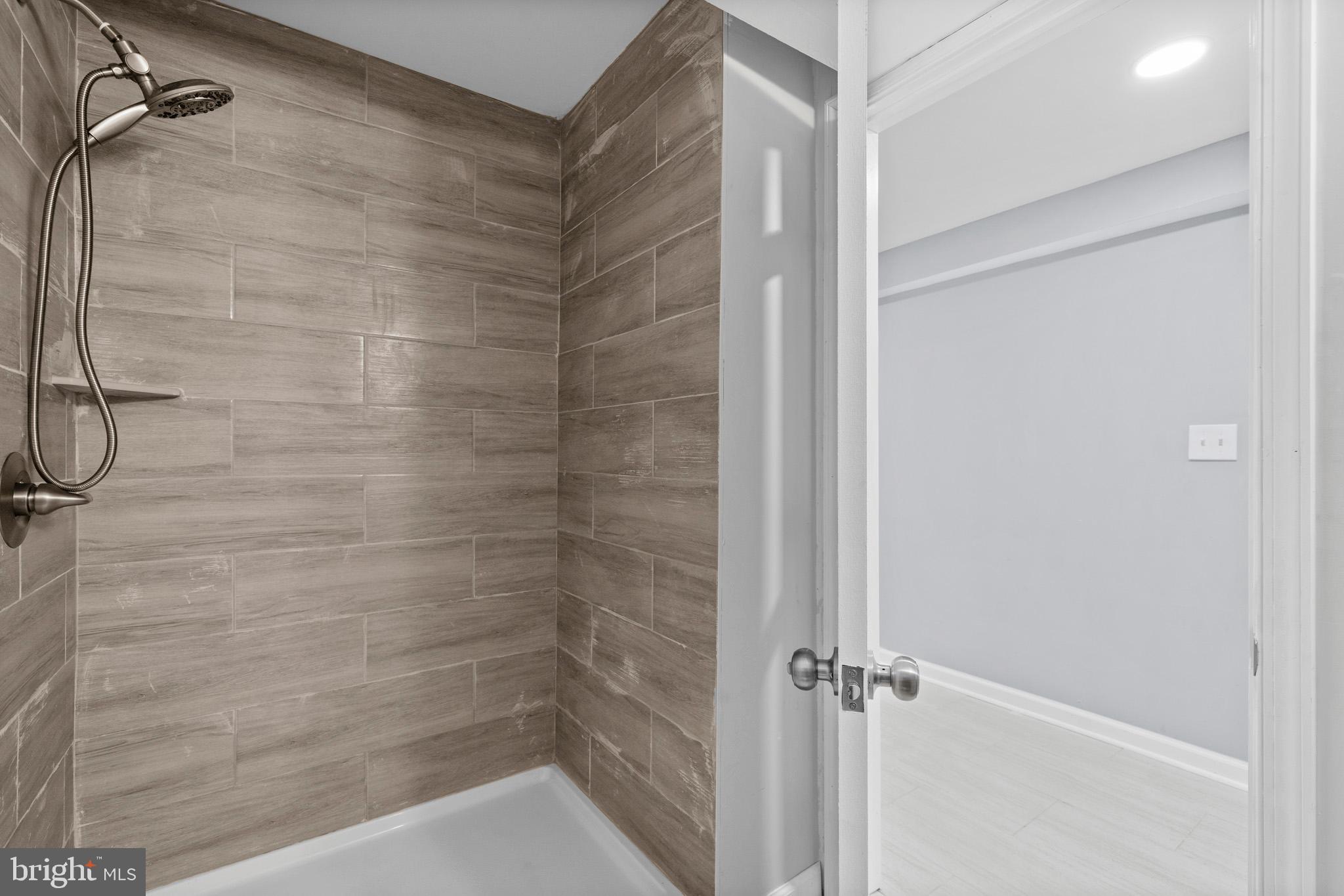 Riva, Maryland, 21140, United States, 5 Bedrooms Bedrooms, ,3 BathroomsBathrooms,Residential,For Sale,1984383