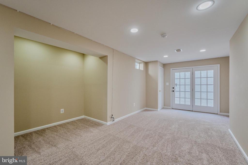 Reston, Virginia, 20194, United States, 4 Bedrooms Bedrooms, ,4 BathroomsBathrooms,Residential,For Sale,2047998