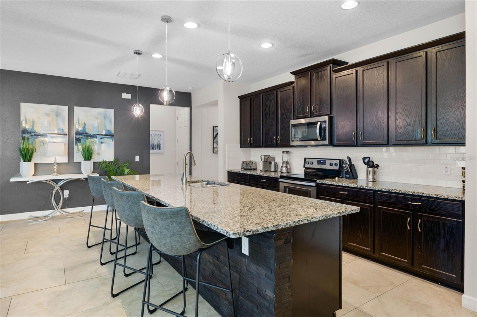 KISSIMMEE, Florida, 34747, United States, 7 Bedrooms Bedrooms, ,6 BathroomsBathrooms,Residential,For Sale,1989938